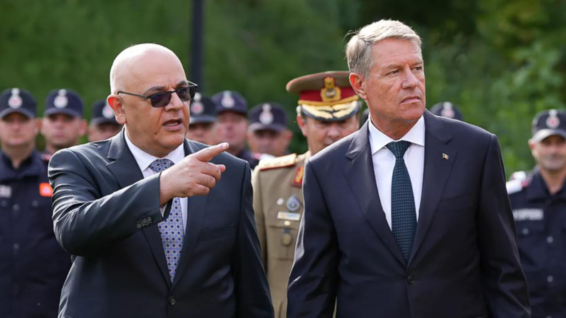 Klaus Iohannis, alături de Raed Arafat, în aprilie 2024