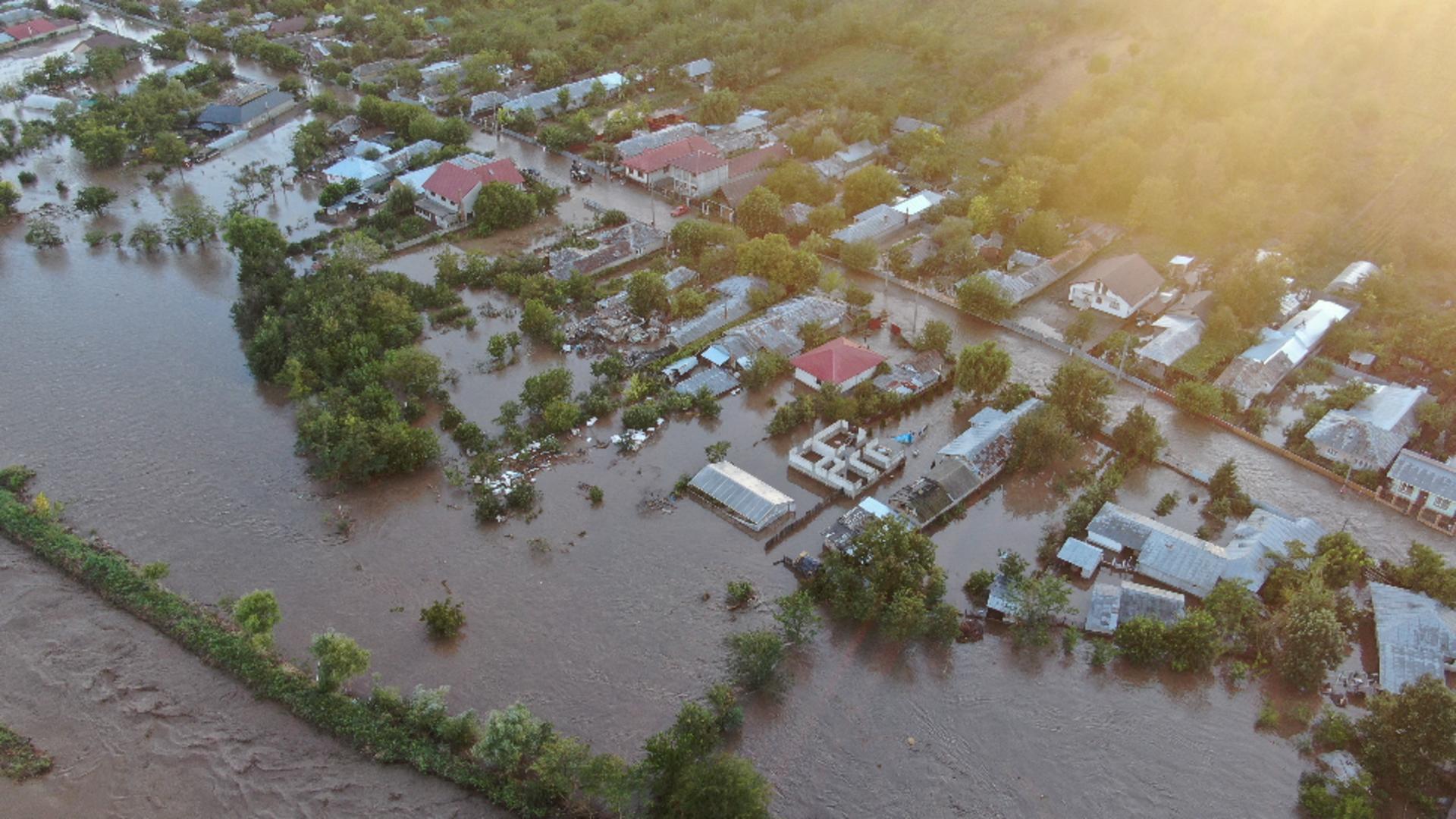 România, grav afectată deja de ploi, amenințată de un nou COD ROȘU / Foto: Inquam Photos