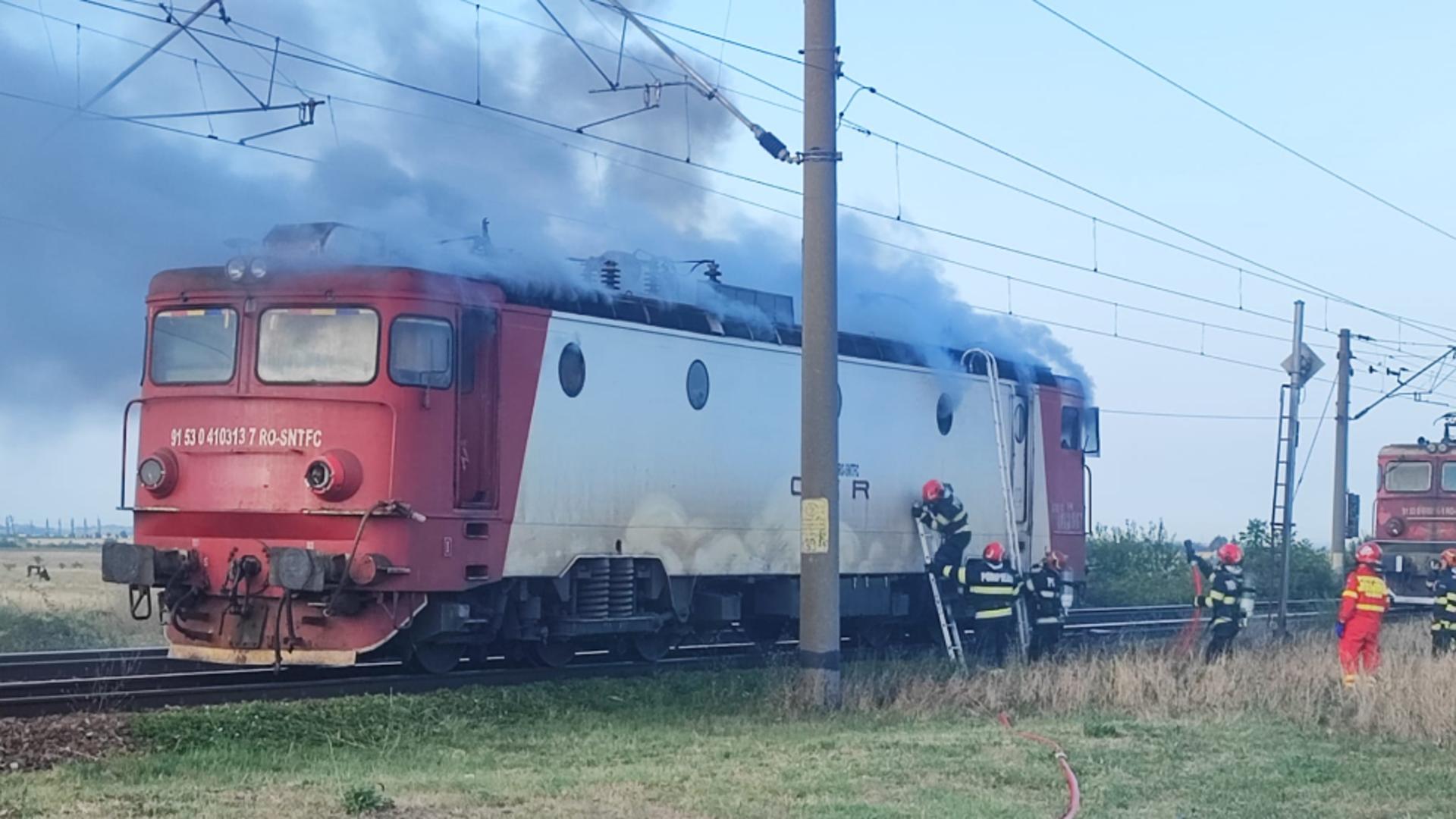 Locomotiva unui tren de călători, cuprinsă de foc, în Halta Tomșani!