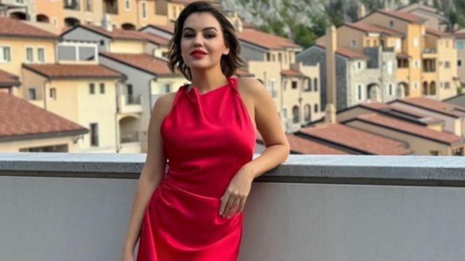 Romina Gingașu uimește pe toată lumea. Tânăra a strălucit într-o rochie de 160 de lei la un eveniment din Italia, deși soțul ei este miliardar