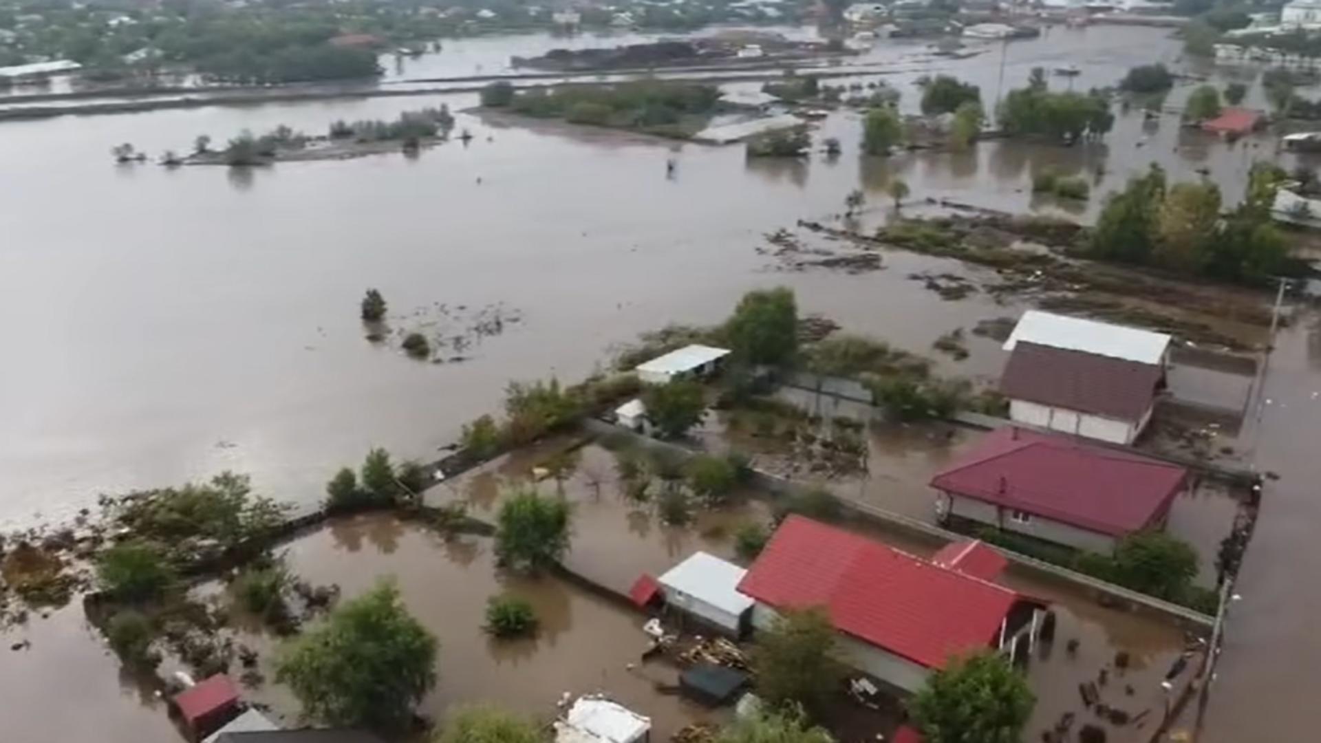 Ploile torențiale care au paralizat Moldova se mută în Estul și Vestul României. Foto/ISU