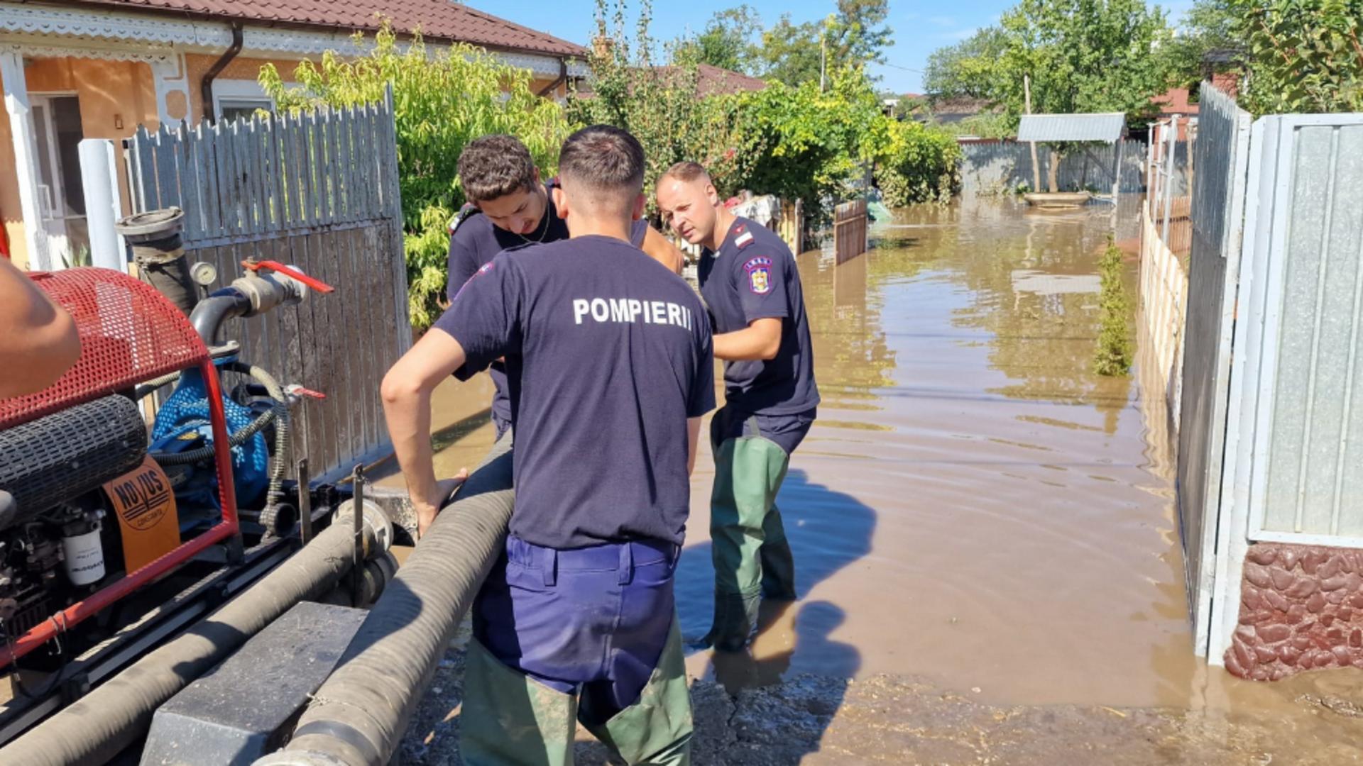 Cod galben de ploi în județul Bacău: Ploi torențiale și acumulări semnificative de apă