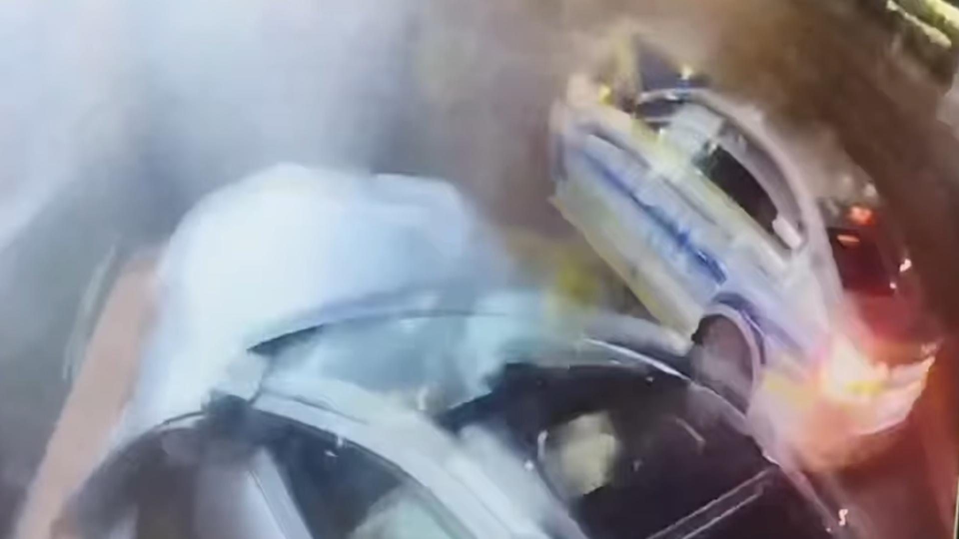 Noi detalii în cazul polițiștilor din Pitești, răniți de un vitezoman de 19 ani/ Captură video