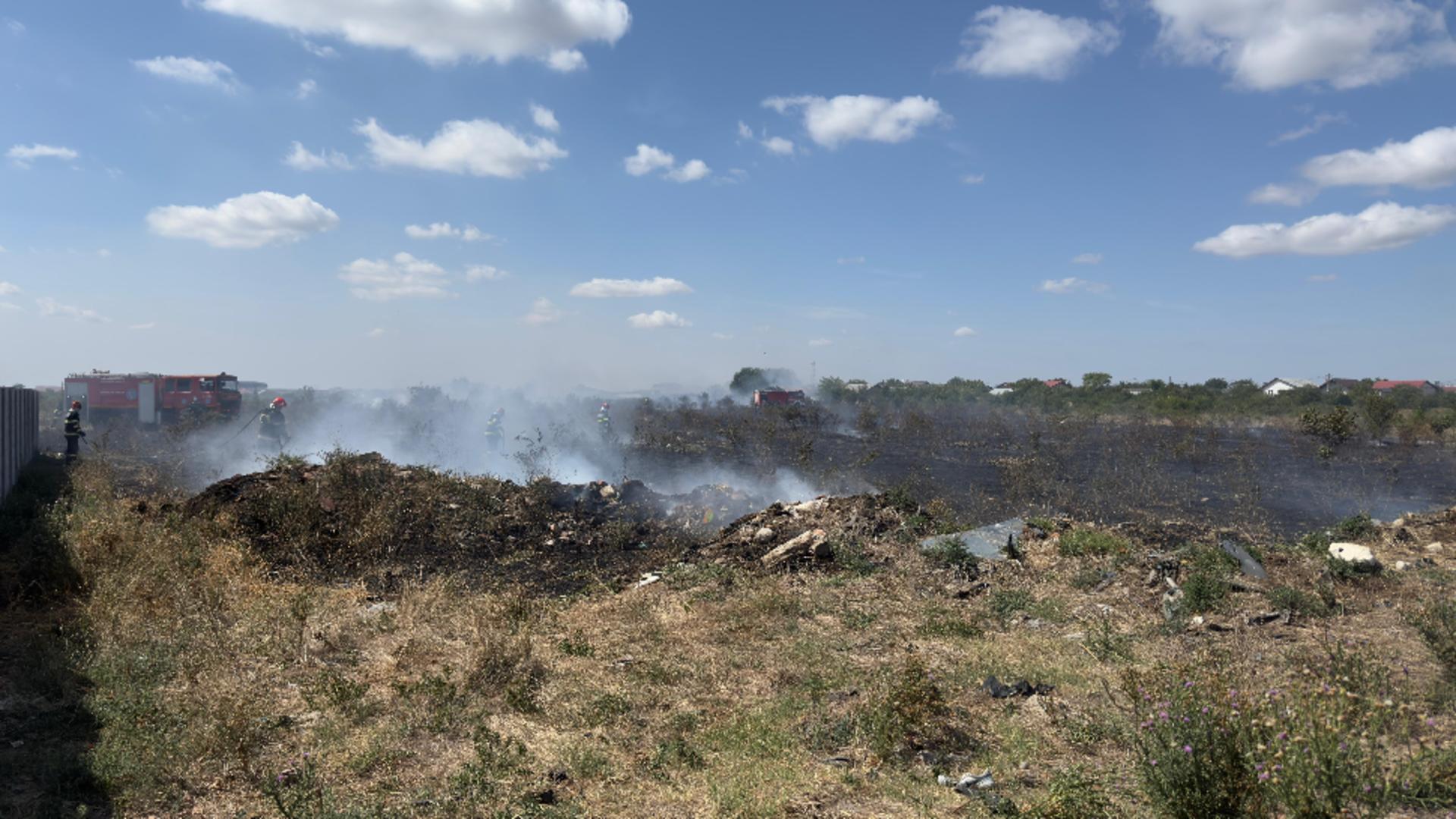 Incendiu de vegetație uscată, în Bragadiru: suprafața afectată, 20.000 mp. ISU a emis un mesaj Ro-Alert 