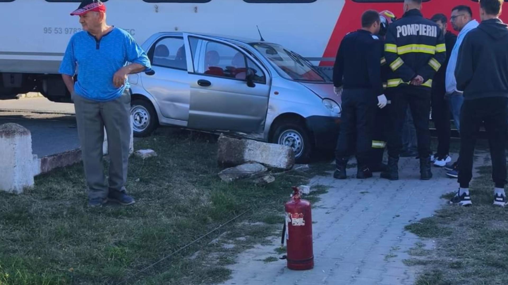 Accident feroviar grav, în jud. Prahova: o mașină a fost spulberată de tren