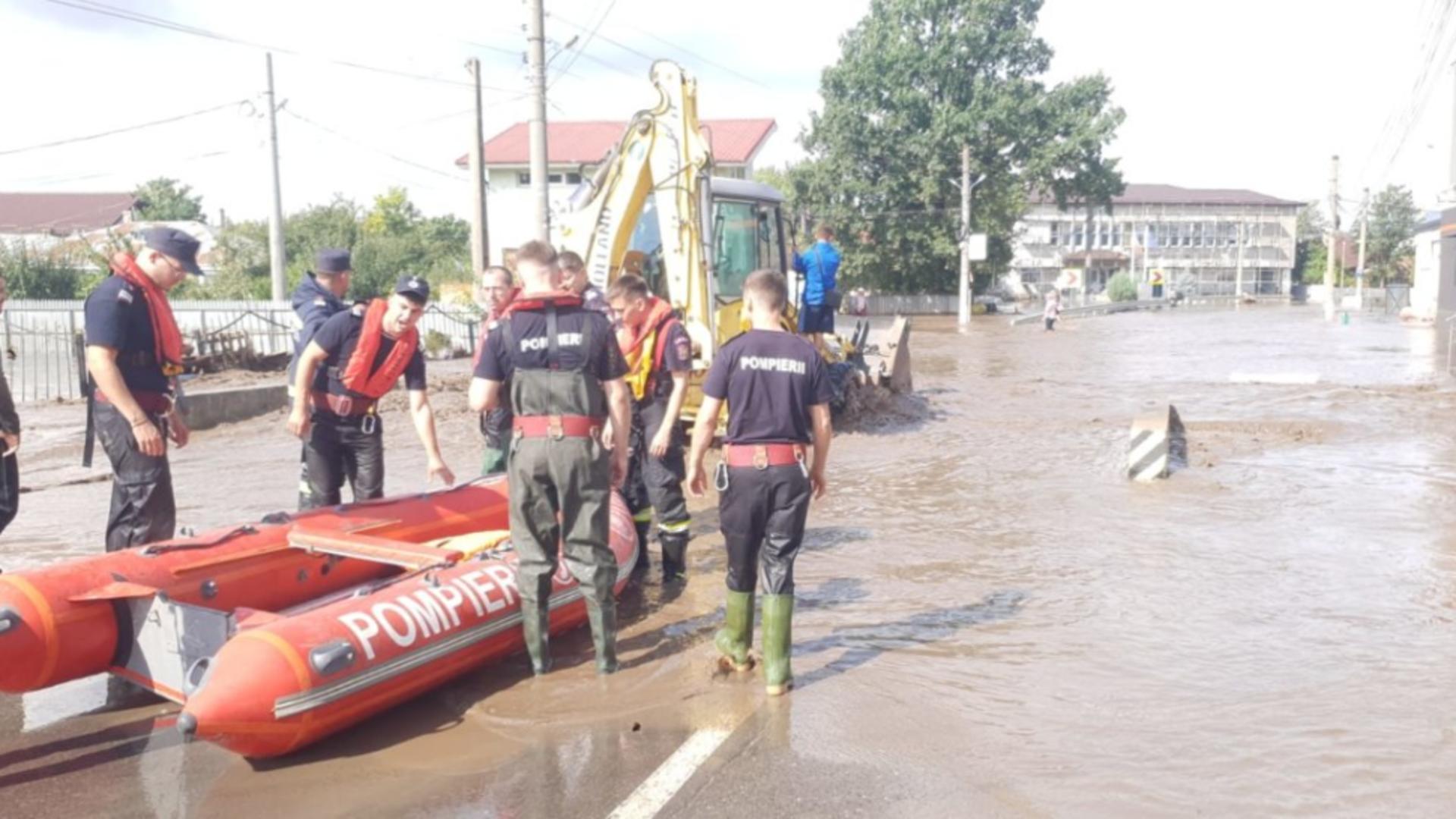 Inundații în Galaţi. A fost găsită încă o persoană decedată, la Slobozia Conachi. Bilanţul creşte la 5 morţi. Încă o persoană dispărută a fost găsită în viață, în Pechea