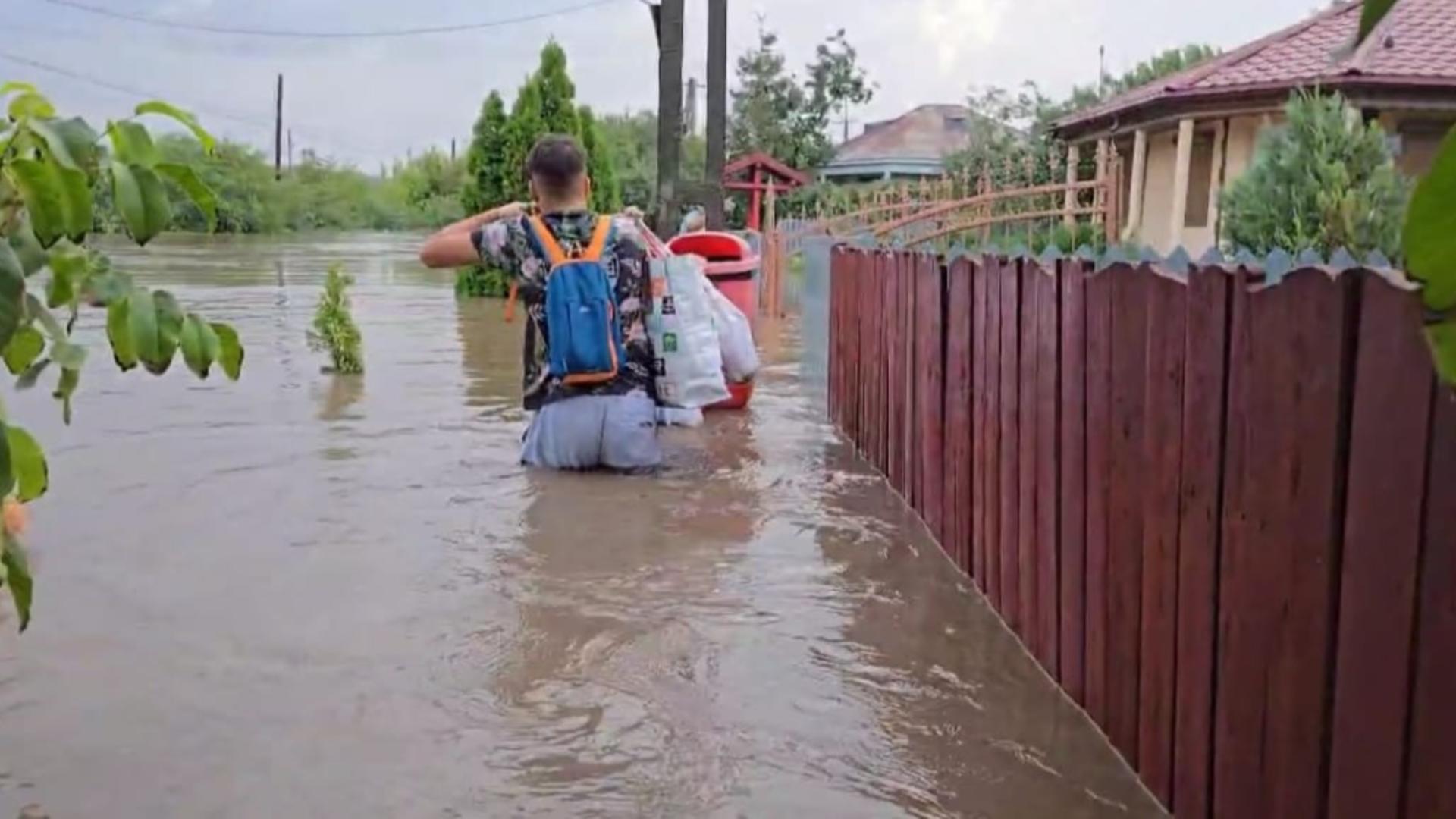 Inundații fără precedent, în România. Peste 5.000 de gospodării afectate de viituri. Foto/ISU