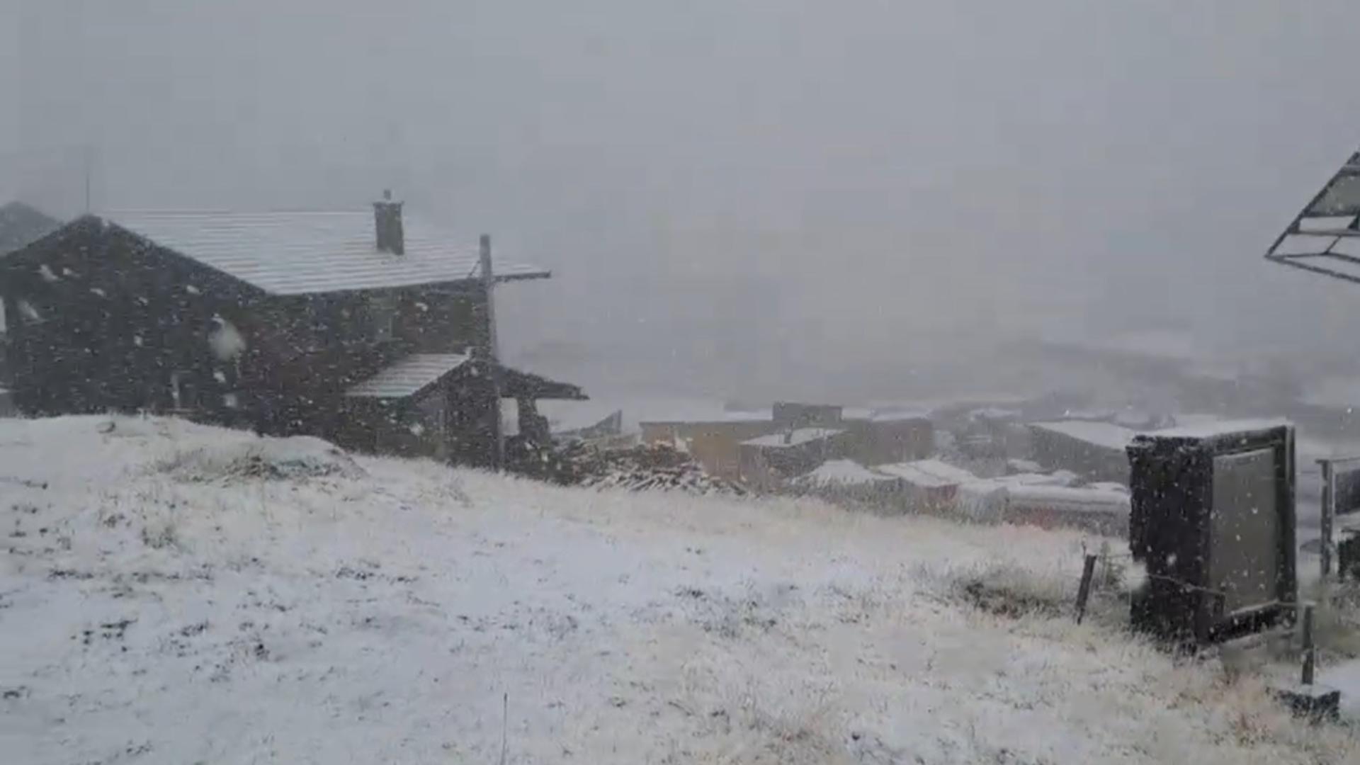 Prima ninsoare din această toamnă de la Bâlea Lac. Foto/Meteoplus