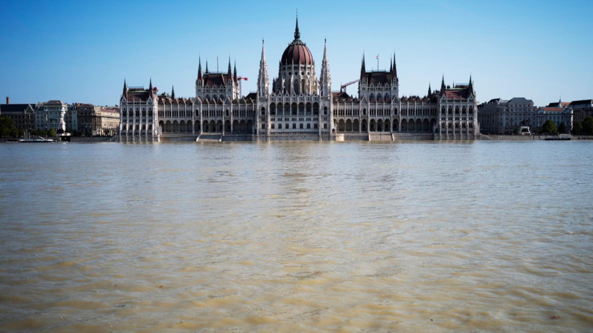 Clădirea Parlamentului Ungariei, sub ape. Foto/Profimedia