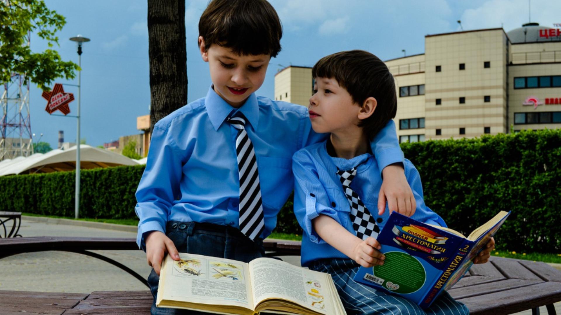 Elevii cu perfomanțe școlare deosebite ar putea promova doi ani de studiu într-unul. Schimbare majoră în învățământ:.
