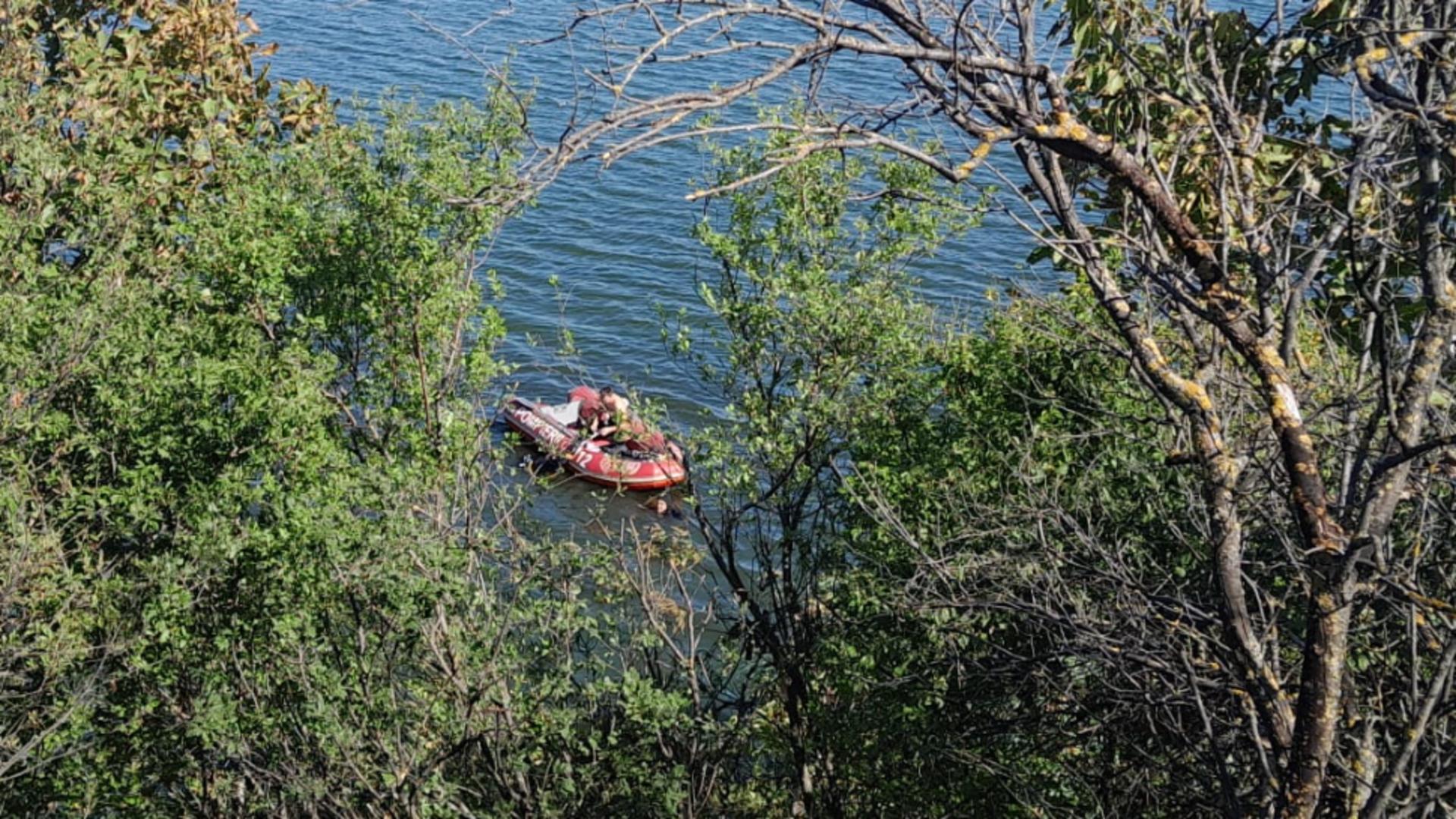 Un tânăr a murit după ce a plonjat cu mașina în lacul Pantelimon