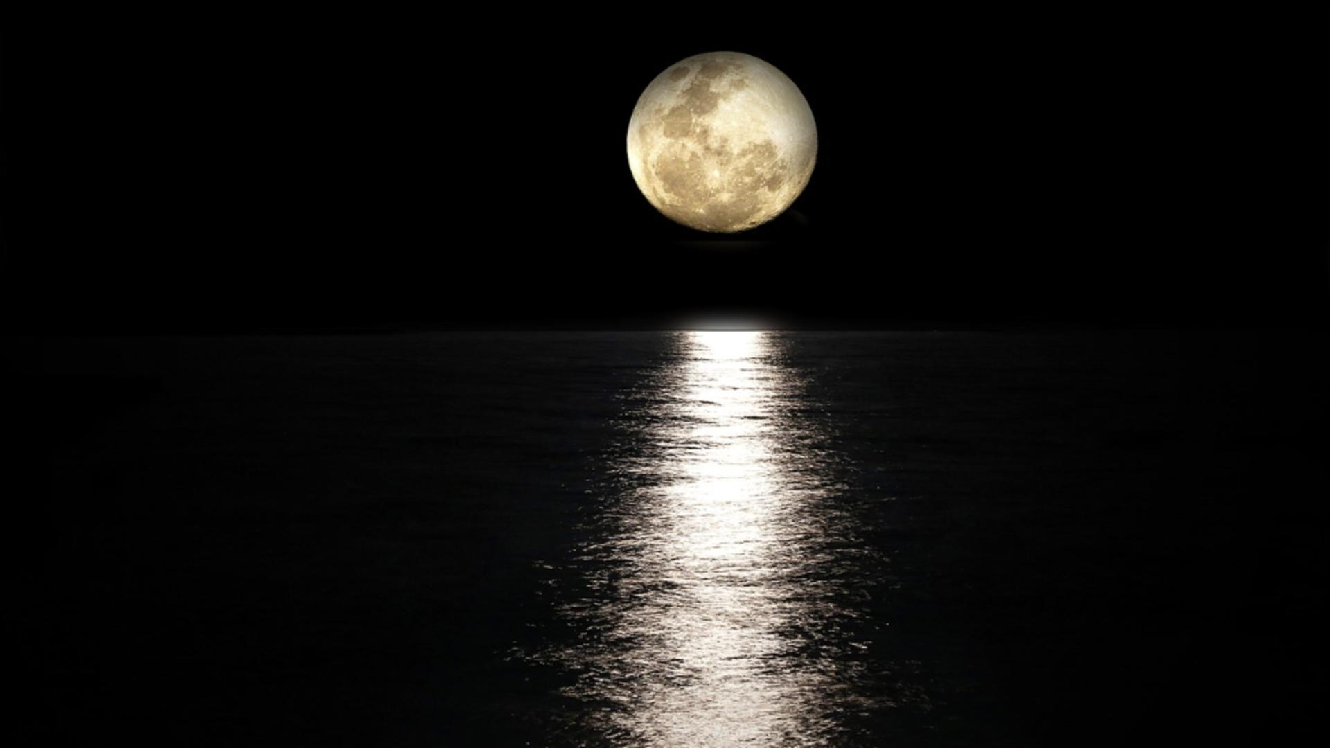 Super Luna a fost surprinsă pe cer. Imagini spectaculoase cu fenomenul petrecut noaptea trecută