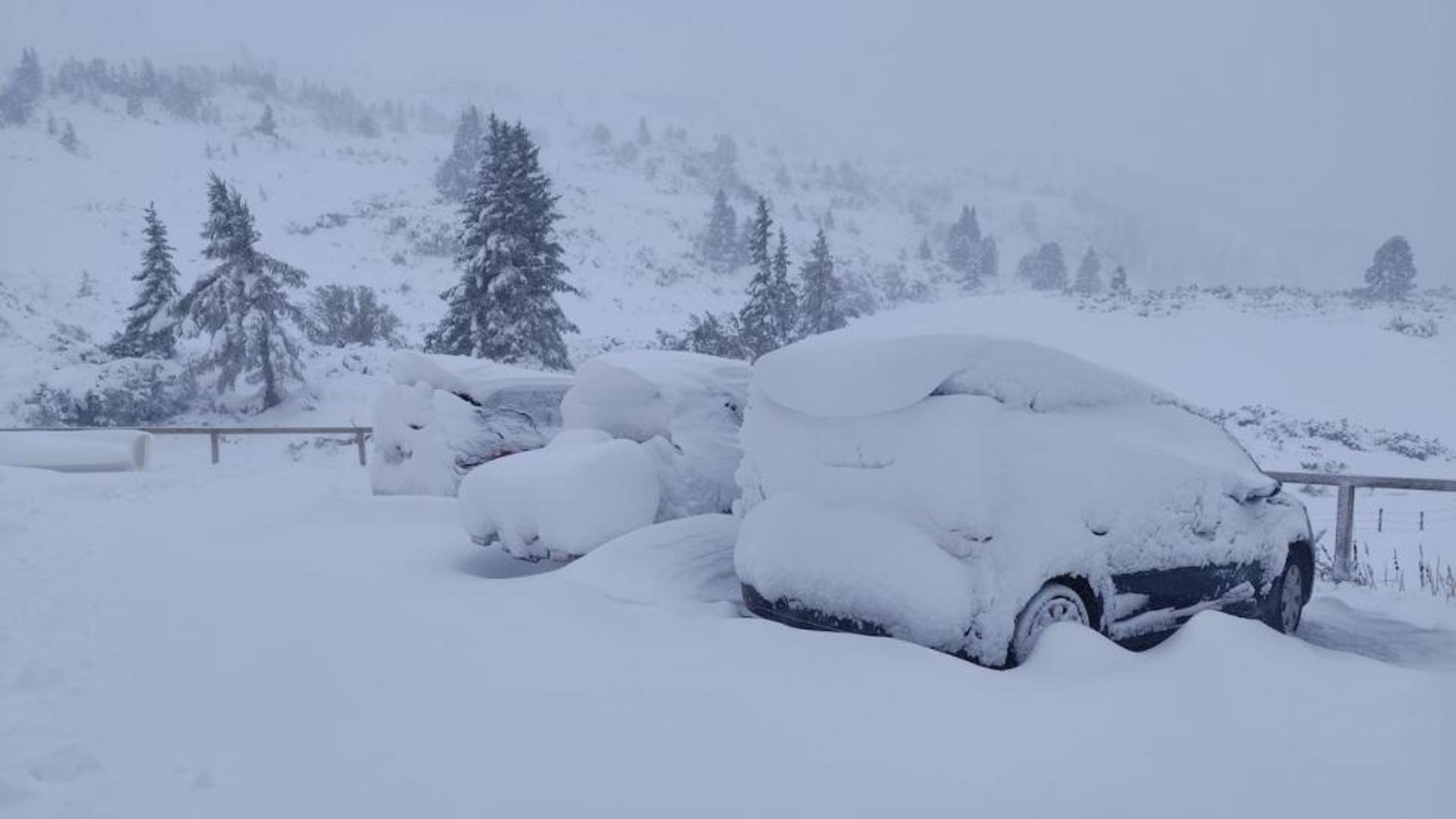 Risc de gradul trei din cinci pentru producerea de avalanșă în munții României