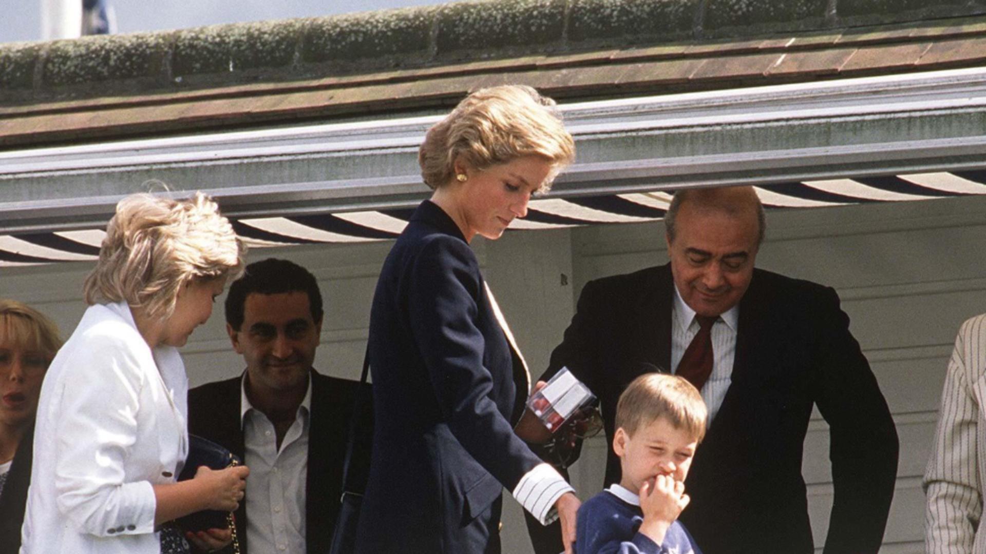 Lady DIana, la un eveniment. În spate, Dodi și Mohamed Al-Fayed (1988 - Profimedia)