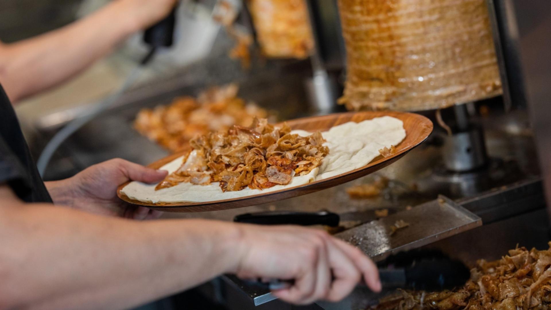 4 locații  ”Socului Kebab” din Bucureşti, închise temporar de ANPC / Foto: Profimedia