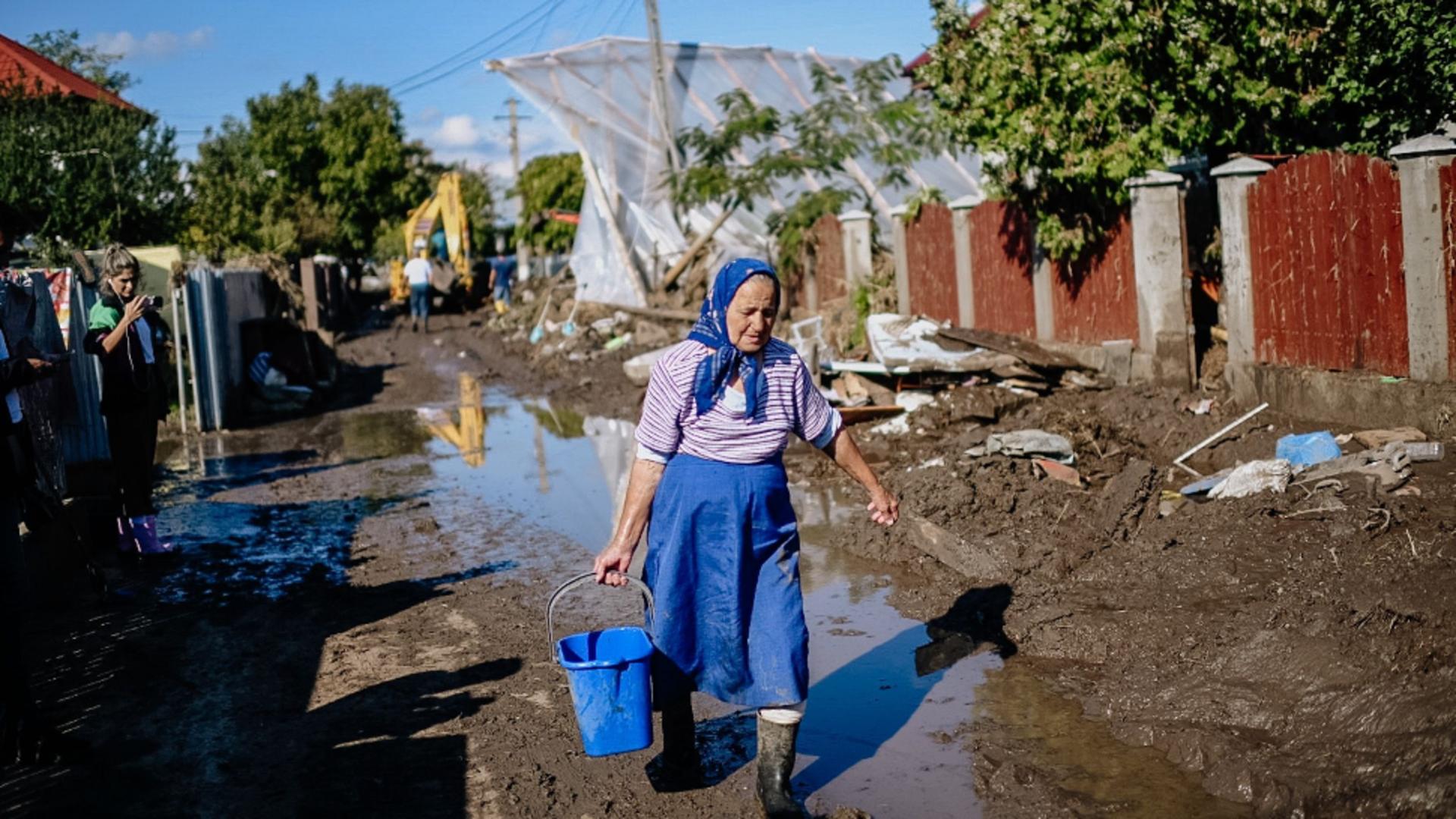 Plouă până marți în zonele distruse de inundații! Când se încălzește vremea în toată țara: Prognoza ANM