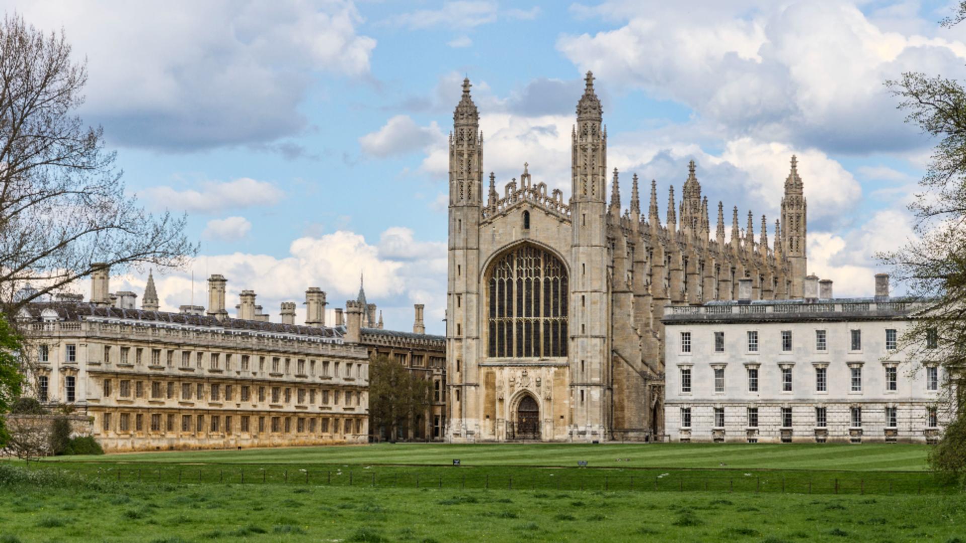 Se va vorbi limba română la renumita universitate Cambridge