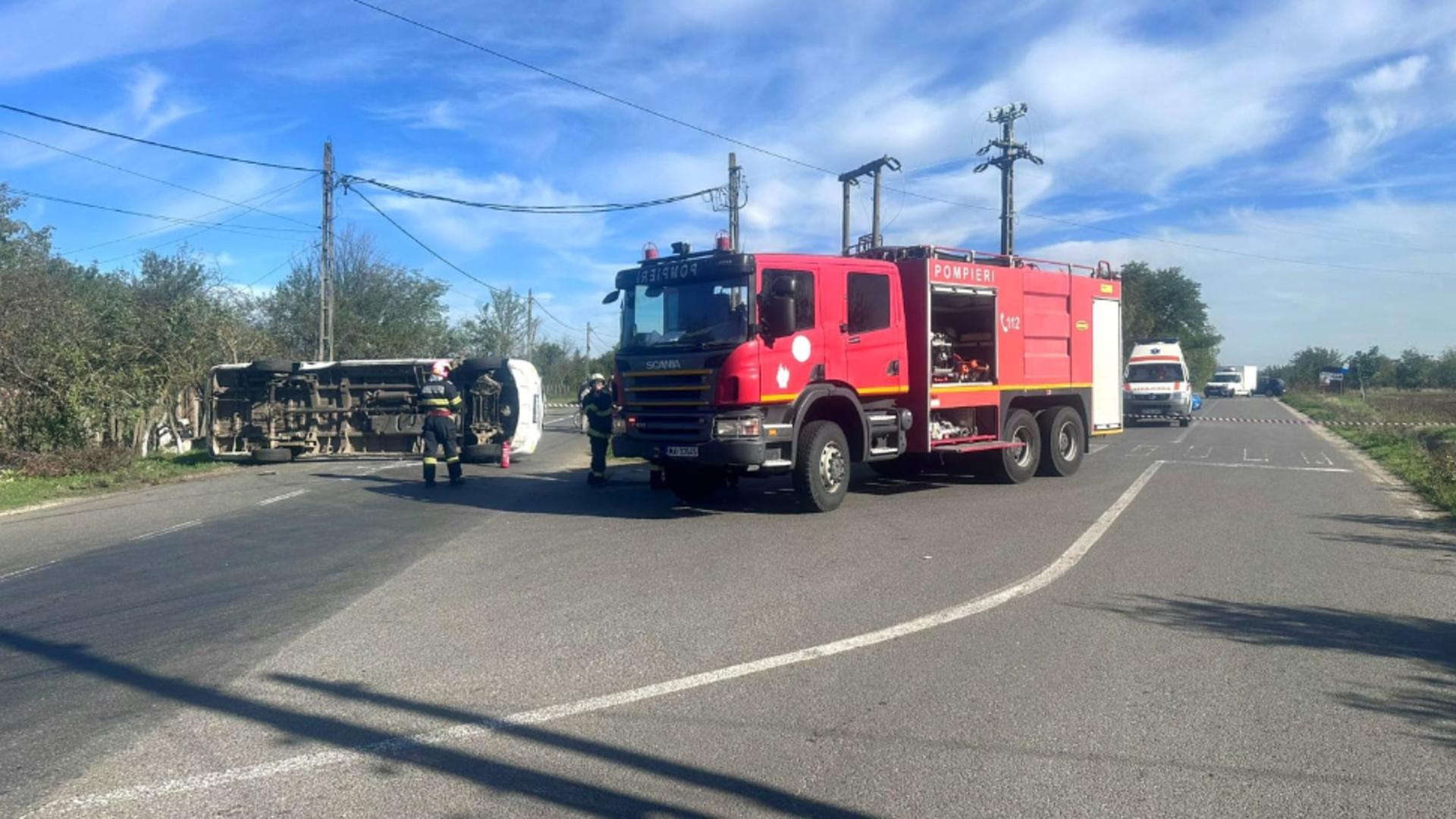 Accident rutier între un autoturism și un microbuz de marfă, în Teleorman: două persoane rănite