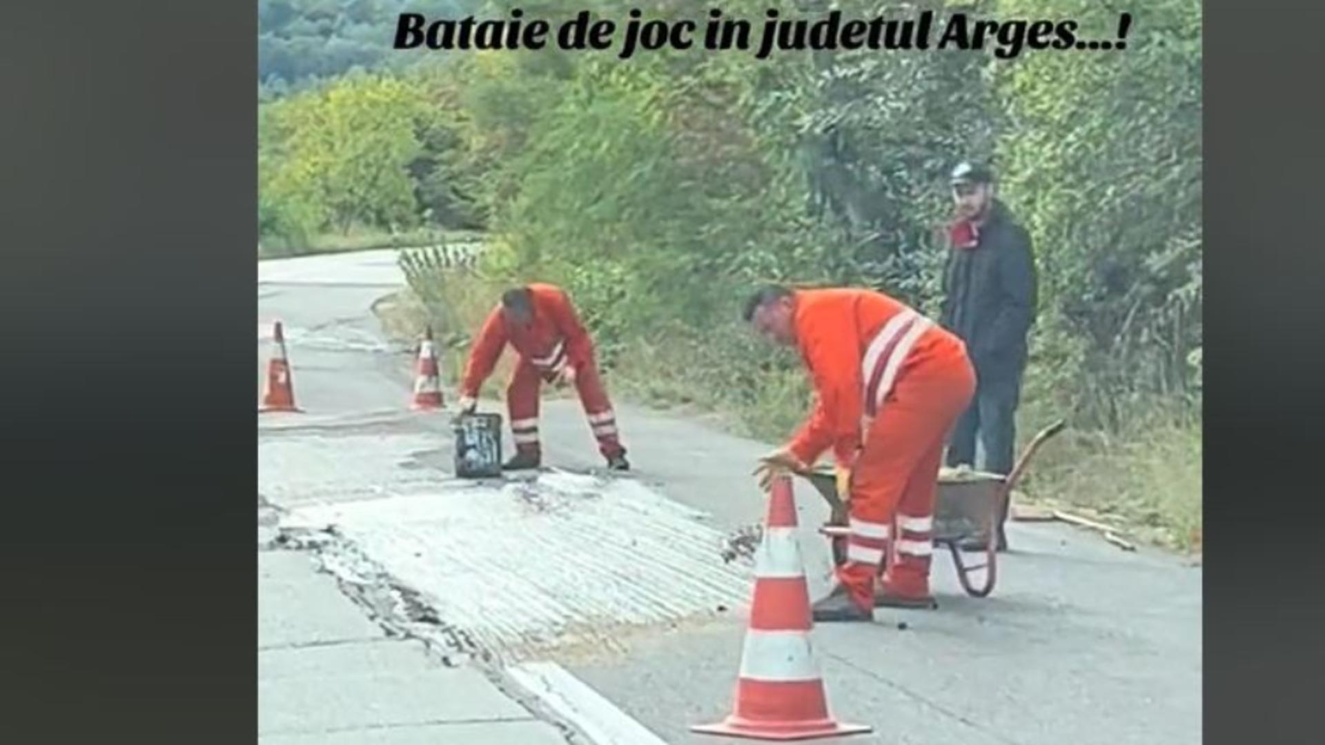 Asfaltare „Made in Romania”, pe o șosea din Argeș. Muncitorul „întinde” betonul cu șomoigul de crengi! VIDEO