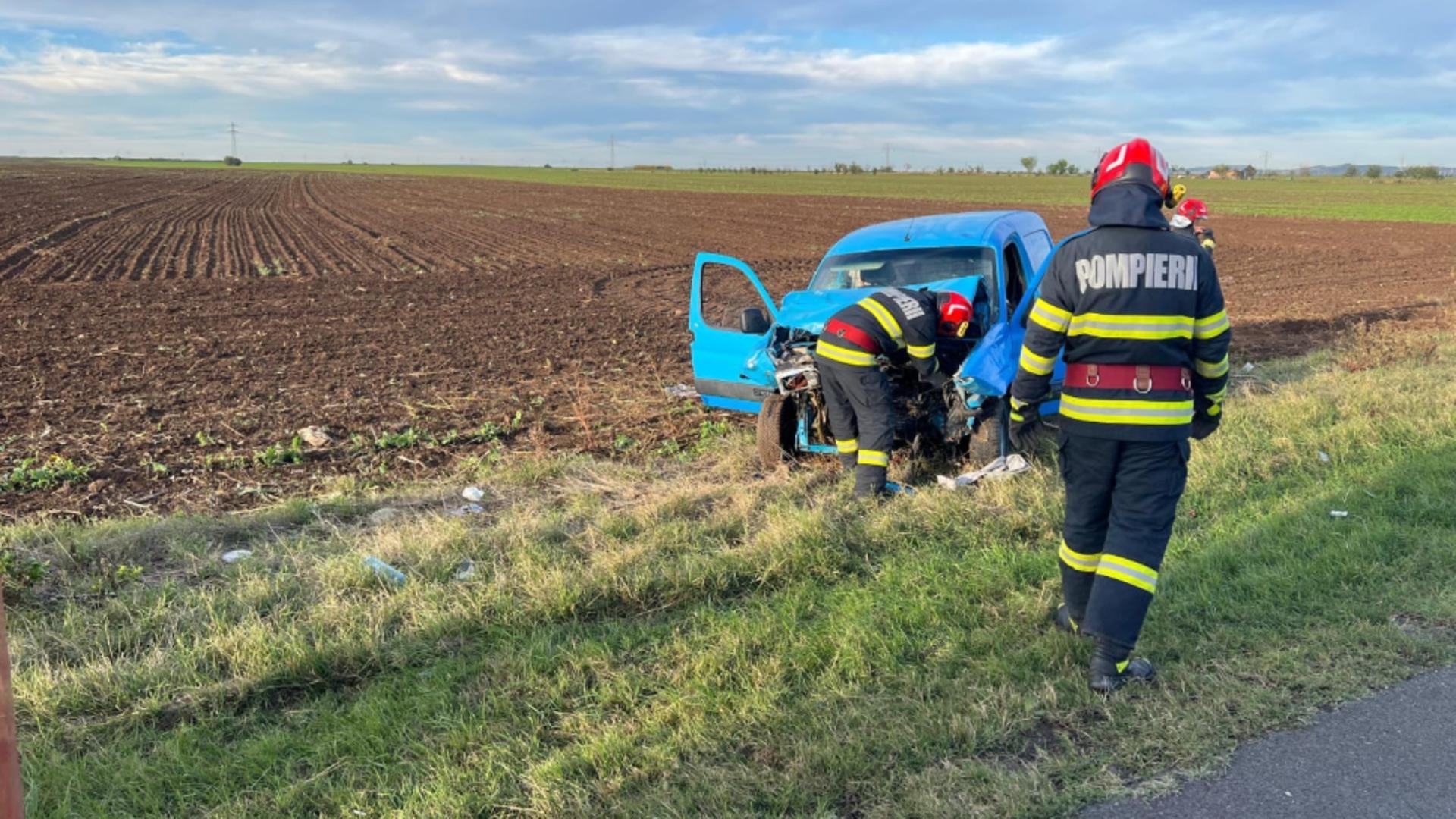 Unul dintre șoferi a fugit de la fața locului. Cele 2 victime au ajuns la spital. Foto/prahovanews