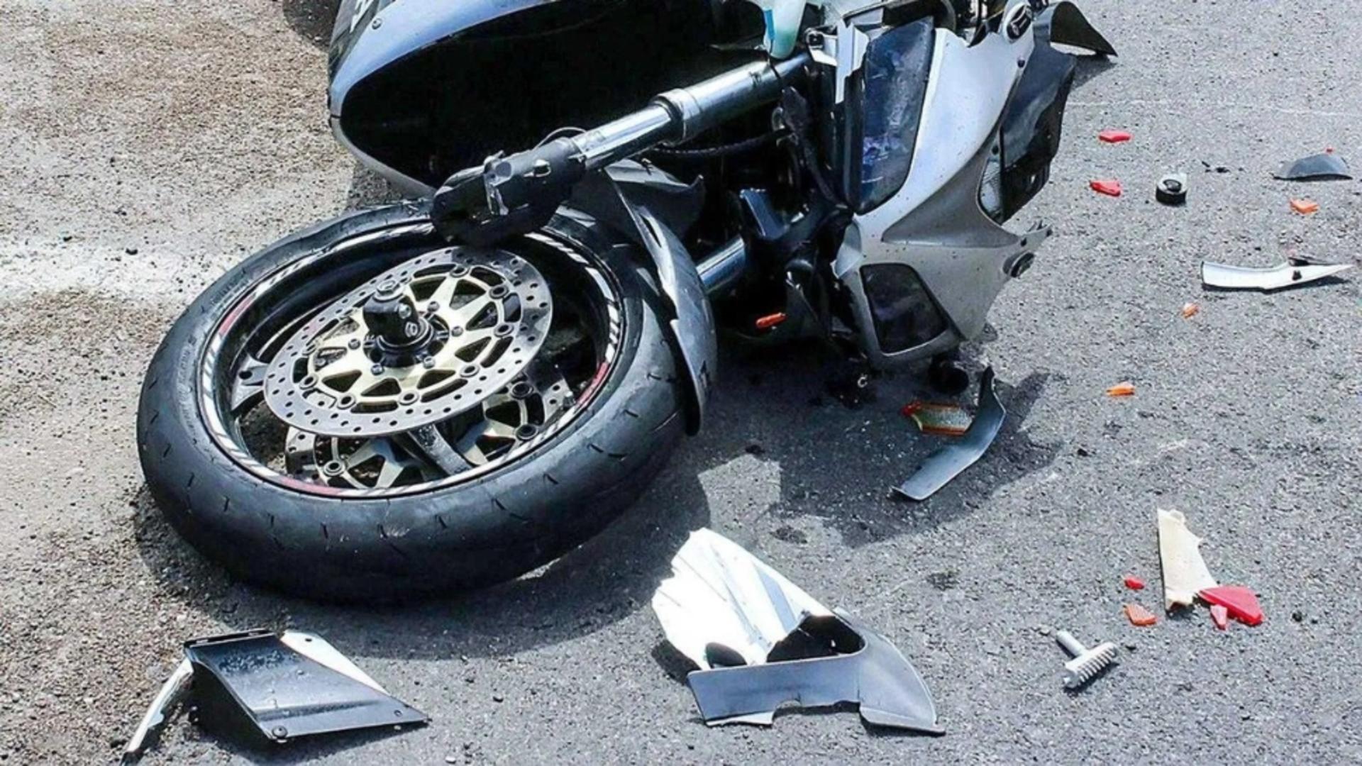 Accident de motor în București. Un motociclist a fost lovit cu mașina de către un șofer