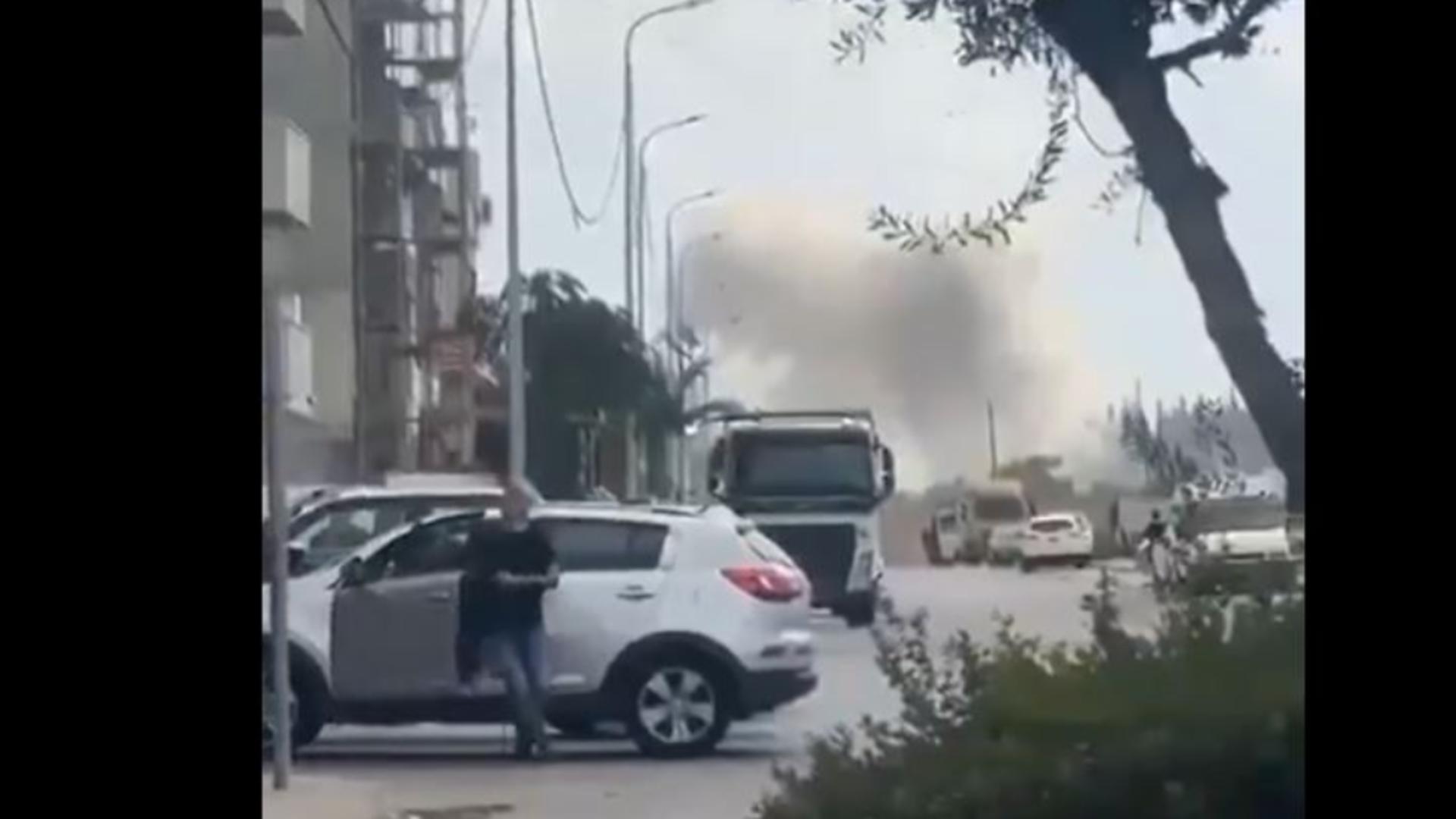 Un sediu Mossad din Tel Aviv, atacat de Hezbollah. Foto/Captură video