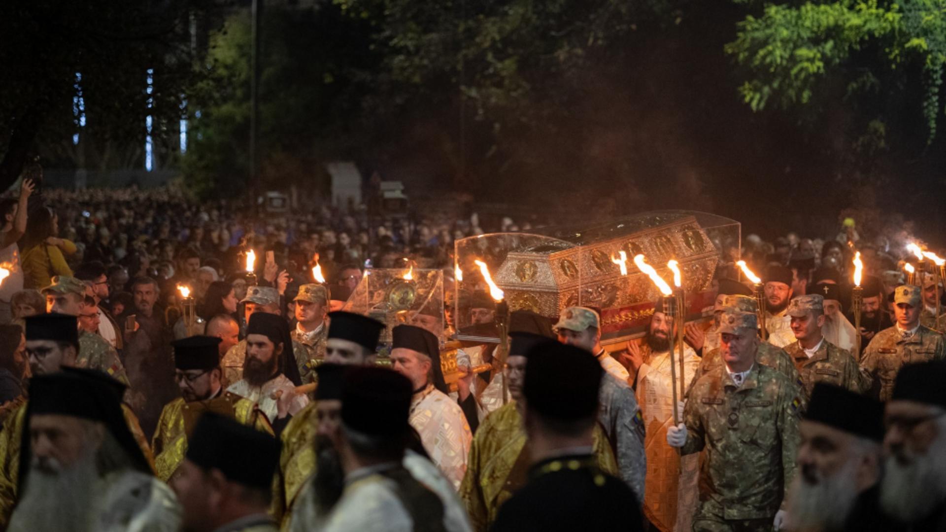 Moaștele Sf. Parascheva, „magnet” pentru politicieni. Foto/Mitropolia Iași