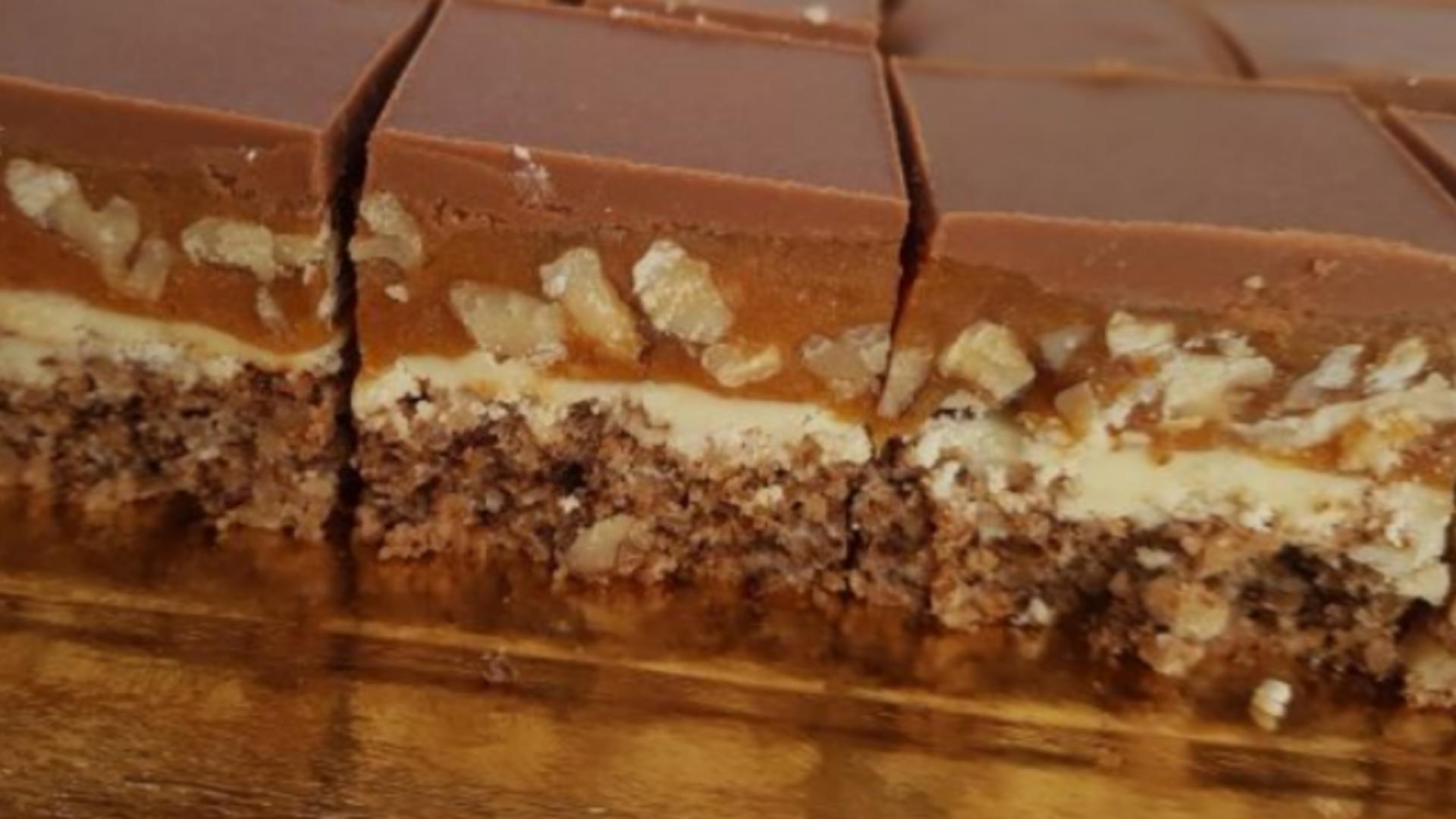 Prăjitura Snickers, cea ma râvnită dintre deserturile preparate în casă