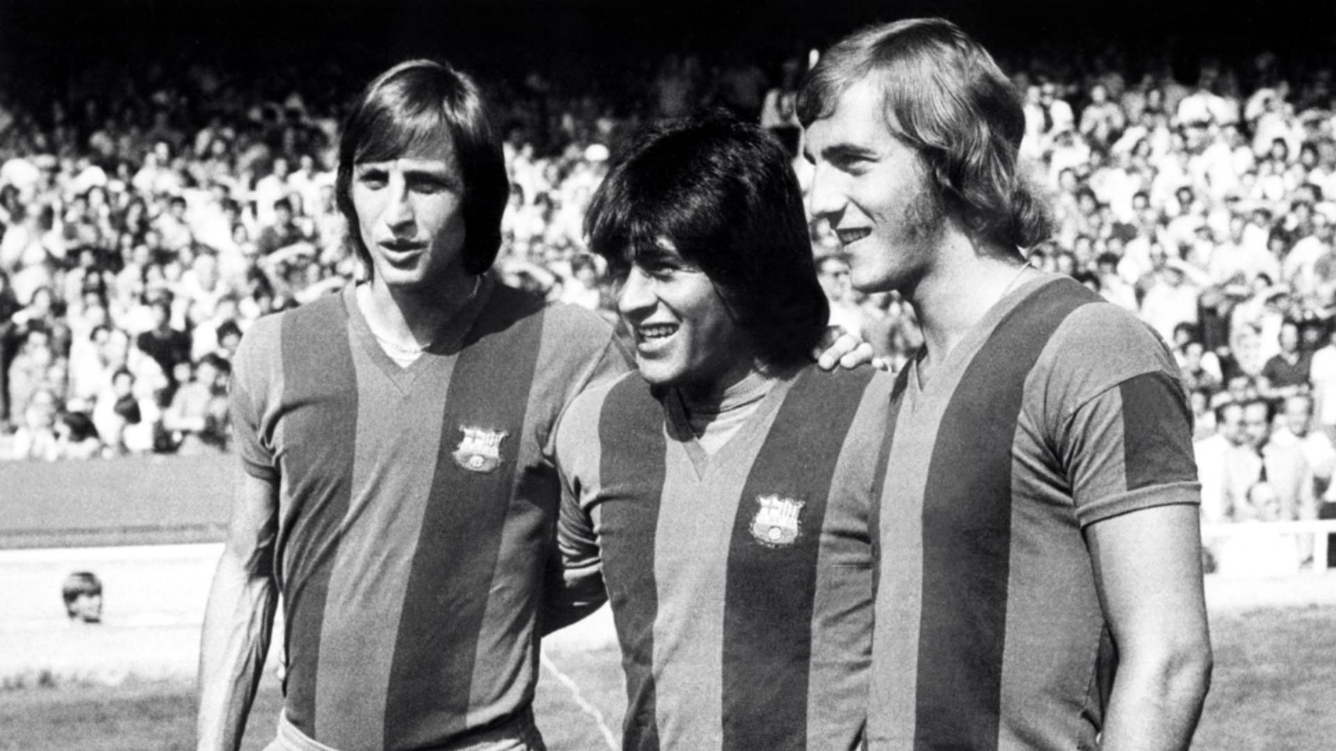 Johan Cruyff, Hugo Sotil et Johan Neeskens în tricourile FC Barcelona (1974 - Profimedia)