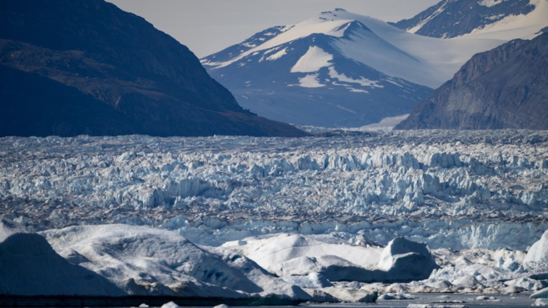 Virusuri mamut descoperite pe calota glaciară a Groenlandei. Ce se întâmplă în cazul unui dezgheț masiv?