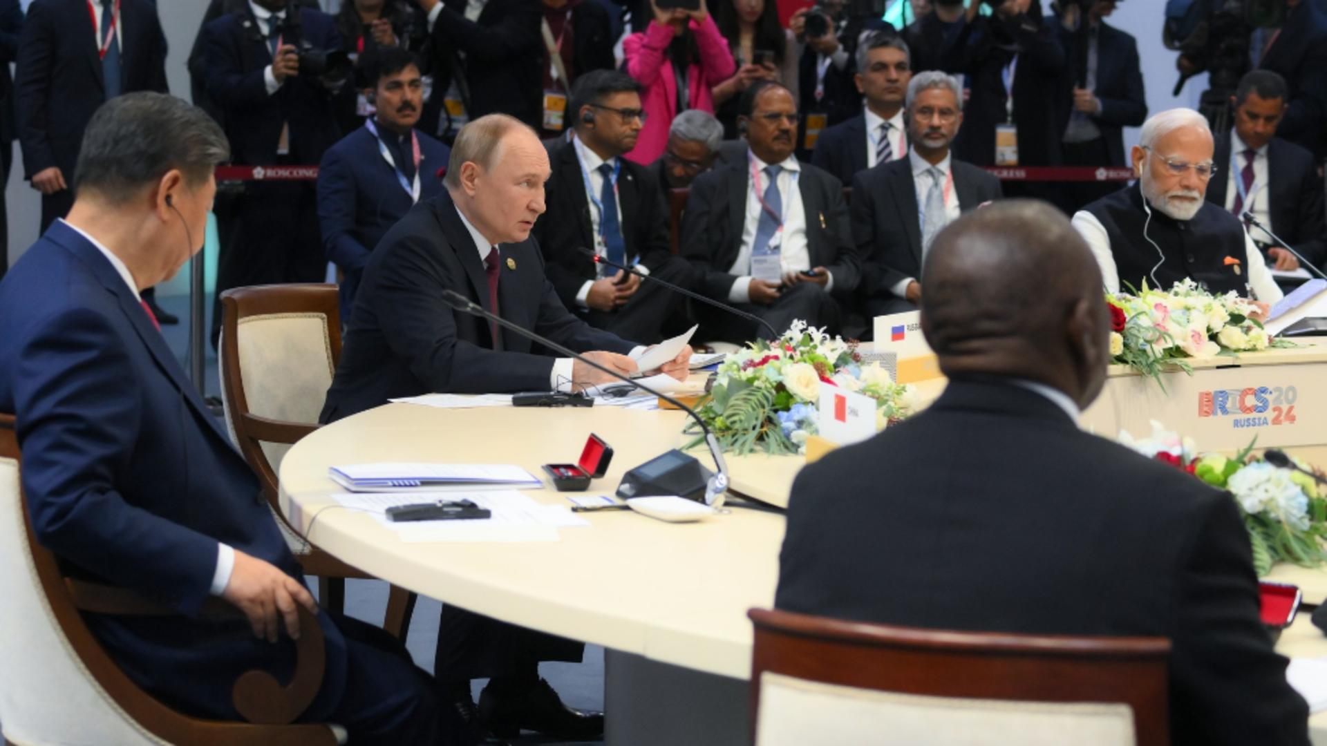 Putin încearcă alternativa la dolar în statele BRICS. Foto/Profimedia