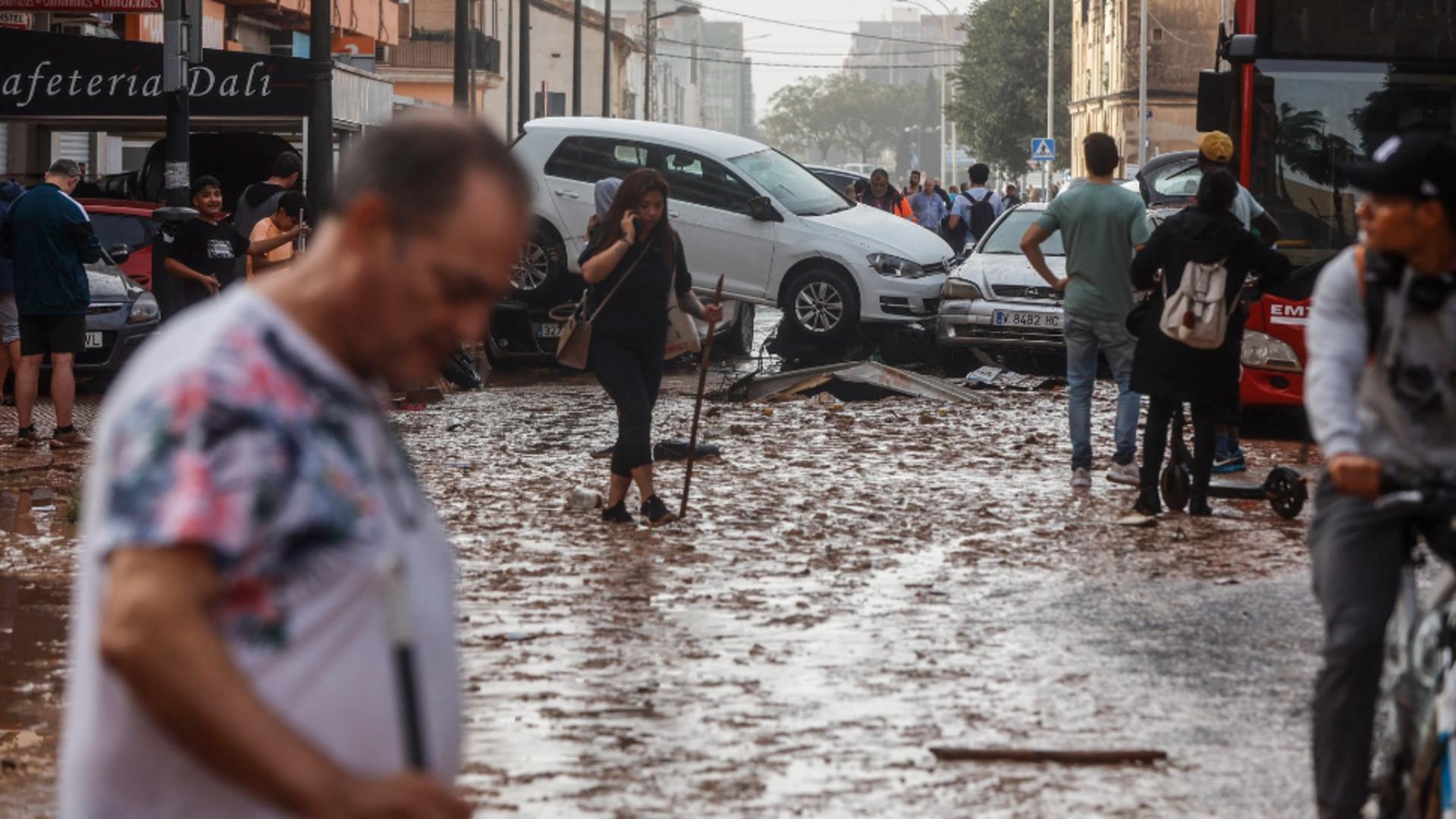 Inundațiile, cele mai grave din ultimele trei decenii, au măturat tot estul Spaniei. Foto/Profimedia