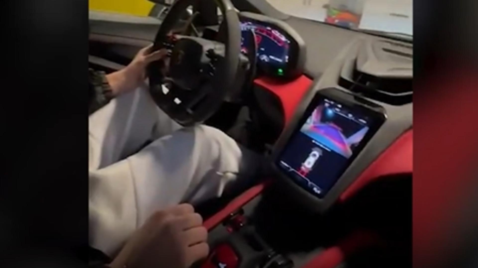 Adolescent de 16 ani din Timiș, la volanul unui Lamborghini de sute de mii de euro. Tânărul este fiul unui milionar român/ Captură video