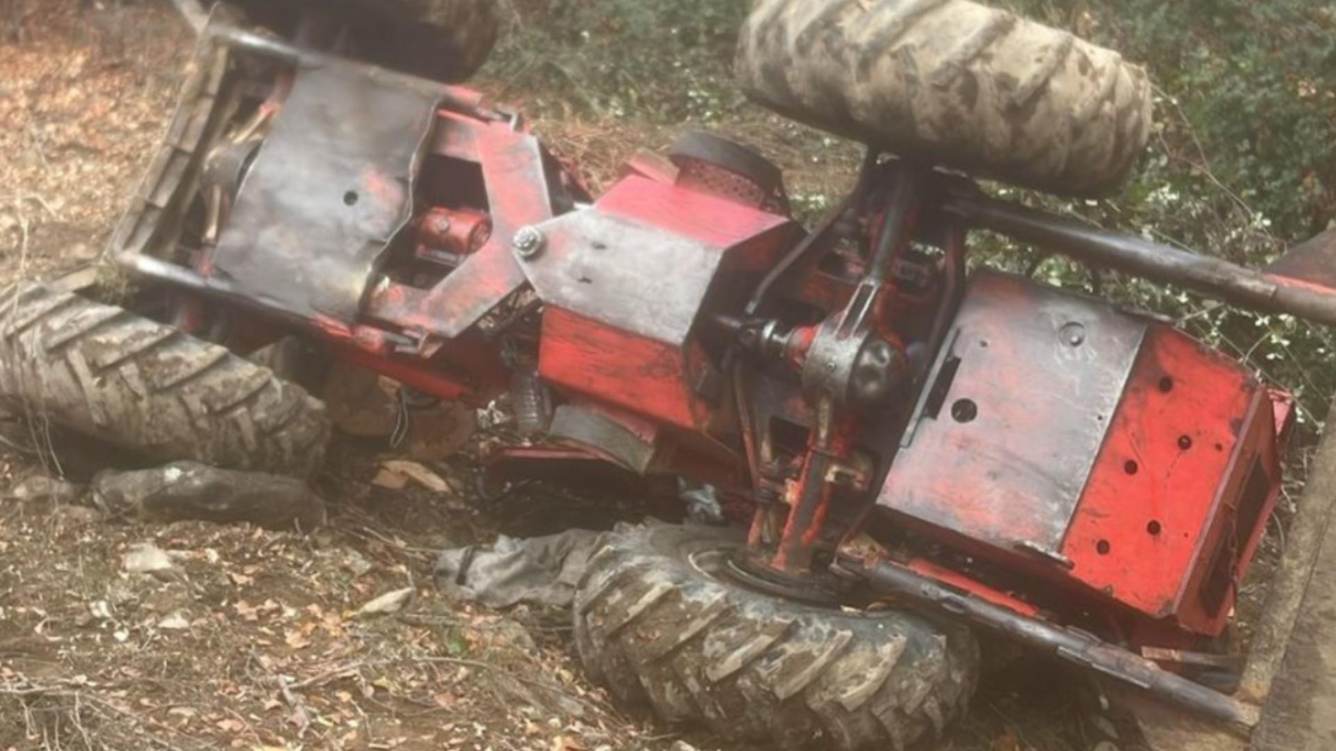 Mobilizare impresionantă de forțe pentru salvarea unui bărbat prins sub un tractor, într-o pădure din Satu Mare/ ISU Satu Mare