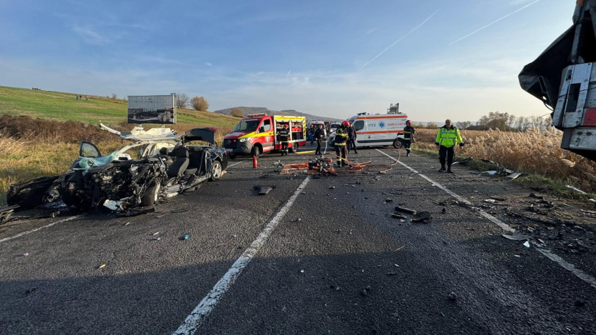 8 persoane au ajuns la spital în urma accidentului. Foto/ISU