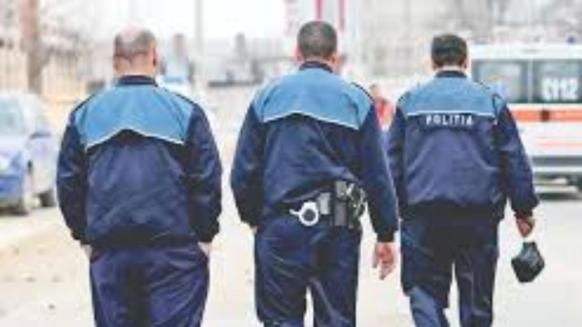 Doi polițiști au fost bătuți de un grup de tineri. DATE-ȘOC