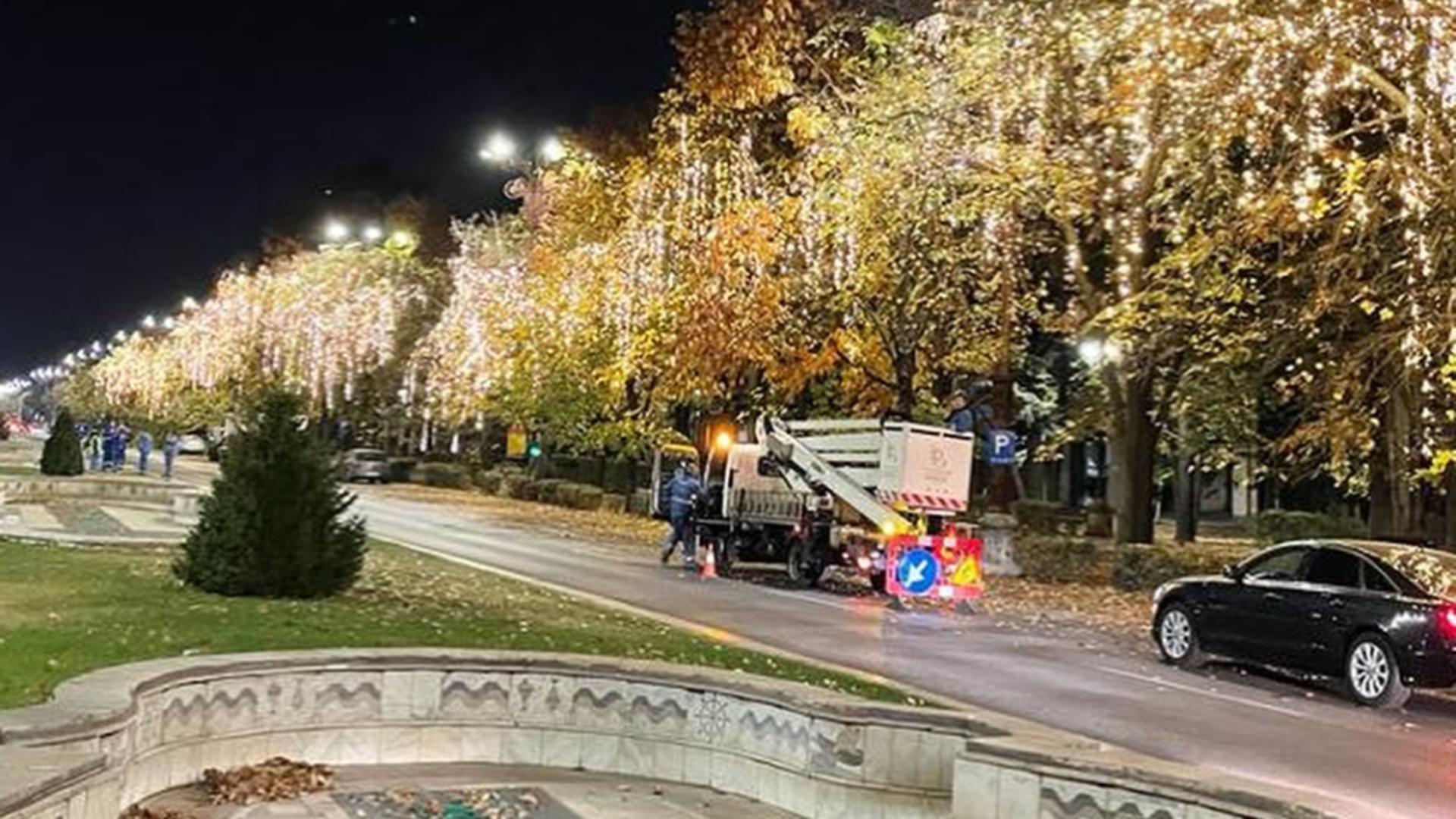 Arterele principale, luminate de peste 4 milioane de beculețe. Foto/N Dan