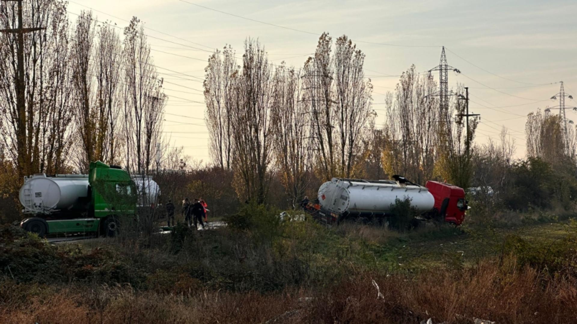 Accident grav pe DN1A: Coliziune între două cisterne, pline cu 33 de tone de motorină, și un autoturism 