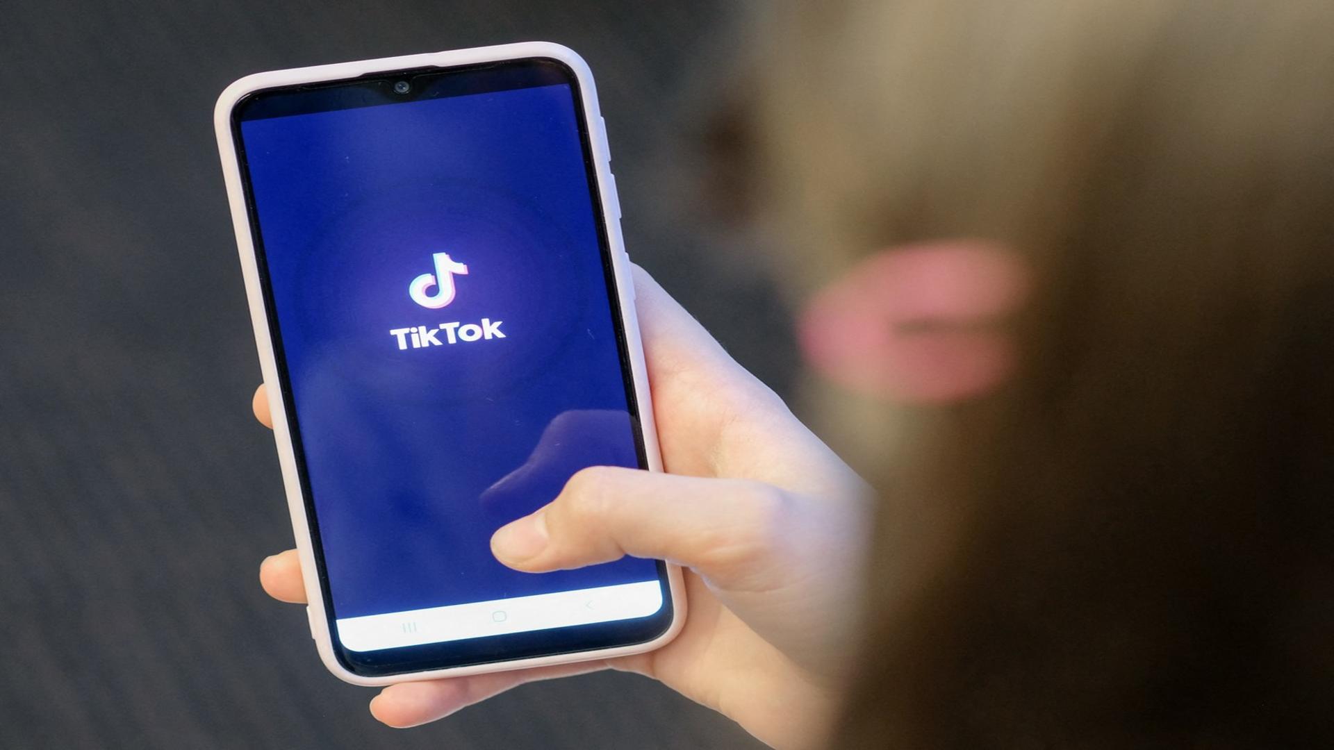 Provocările TikTok reprezintă una dintre cele mai toxice infleuneșe pentru tineri