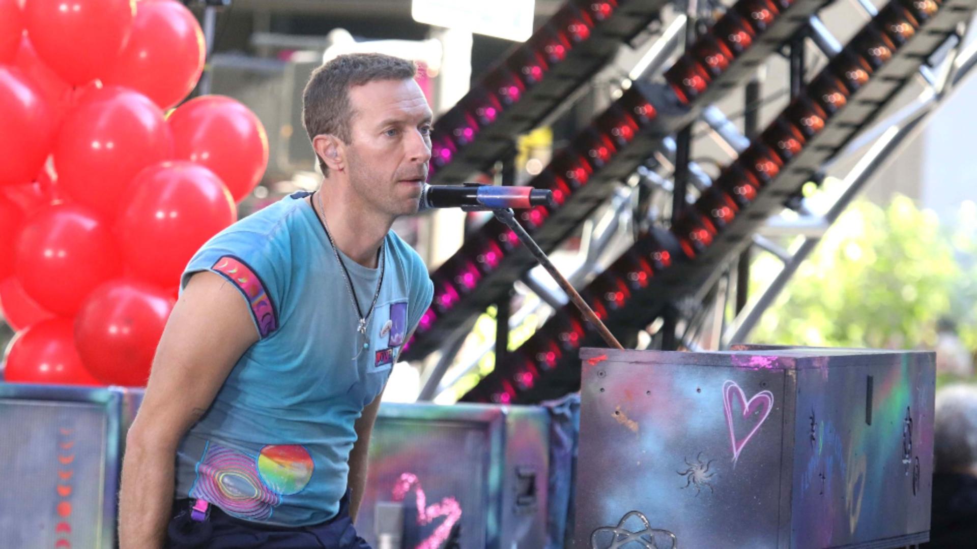 Incident la concertul lui Chris Martin din Melbourne. Solistul trupei Coldplay a căzut într-o gaură de pe scenă/ Arhivă foto Profimedia