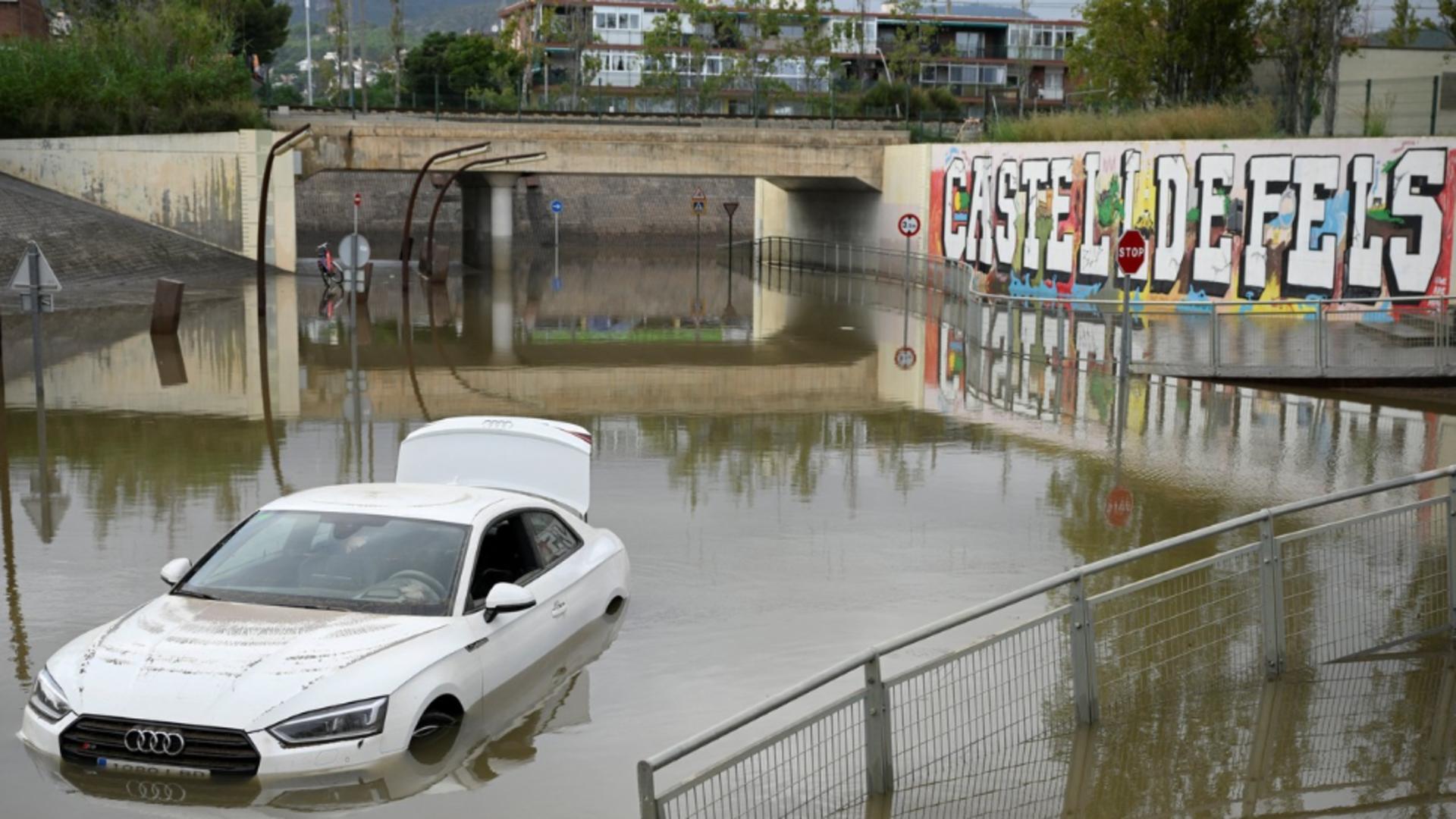 Val de teorii ale conspirației despre inundațiile din Valencia. Foto: Profimedia