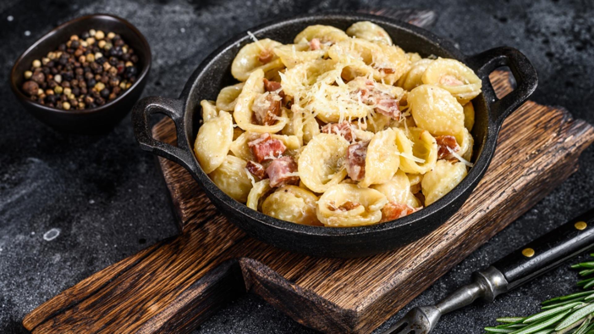 Rețetă de orecchiette cu unt, pancetta și cașcaval