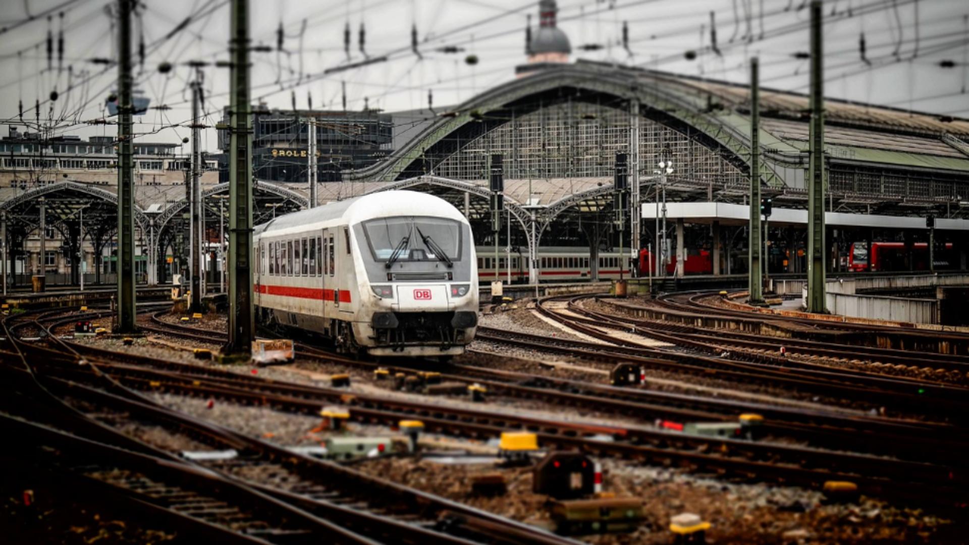 Ce preț are o călătorie pe ruta București Nord - Brașov cu trenul de ultimă generație al CFR. Cât durează până ajungi la destinație