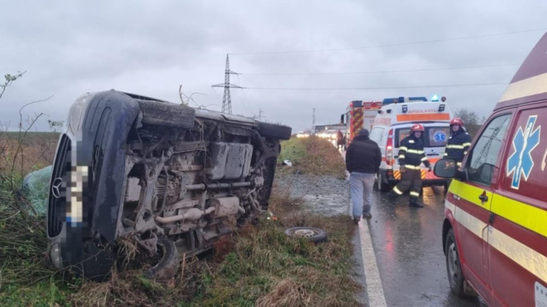 Accident cumplit în județul Constanța! 7 răniți, după ce un microbuz cu călători s-a răsturnat/ ISU Dobrogea