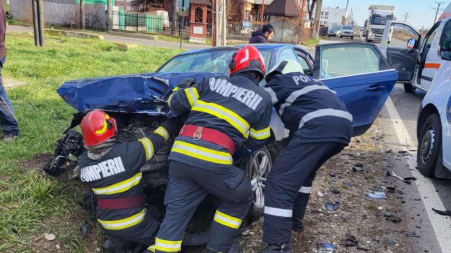 Accident grav cu 6 răniți în Piatra-Neamţ: 3 dintre victime au rămas încarcerate. Intervenție contracronometru