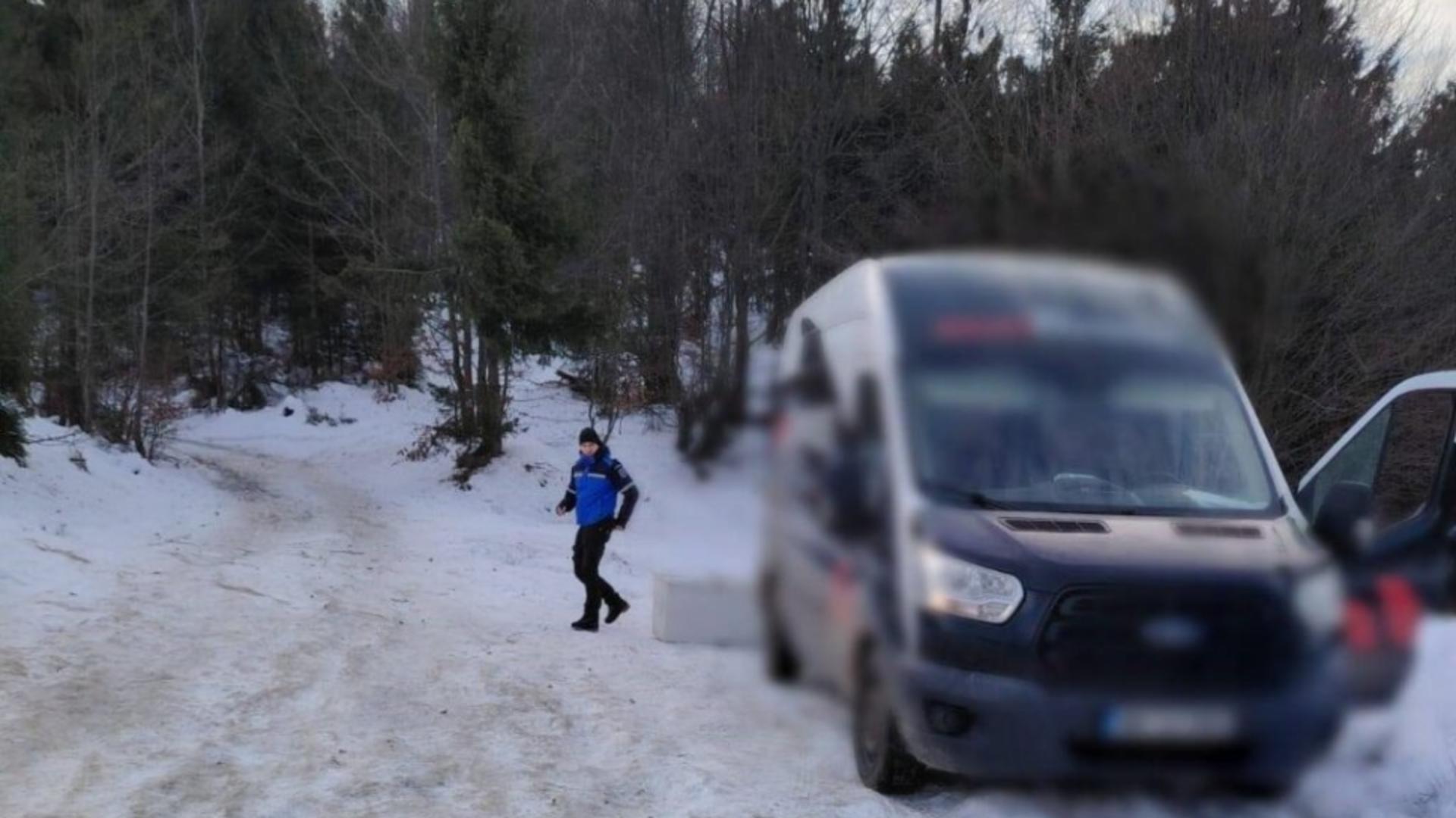 Bărbatul a fost prins vineri, 27 decembrie, în jurul orei 10:00, de către un echipaj de jandarmi, în zona Pasului Neteda Foto/Arhivă