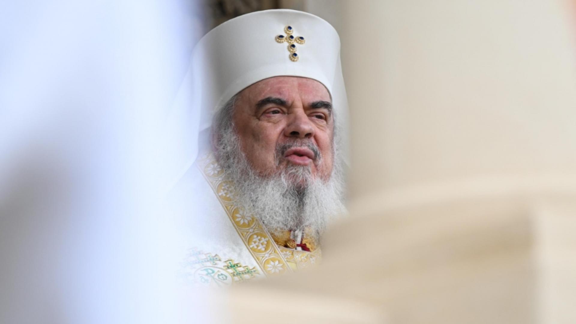 Patriarhul Daniel: „Sfântul Nicolae - model de dăruire şi mărturisire, ocrotitorul şi binefăcătorul celor mici”