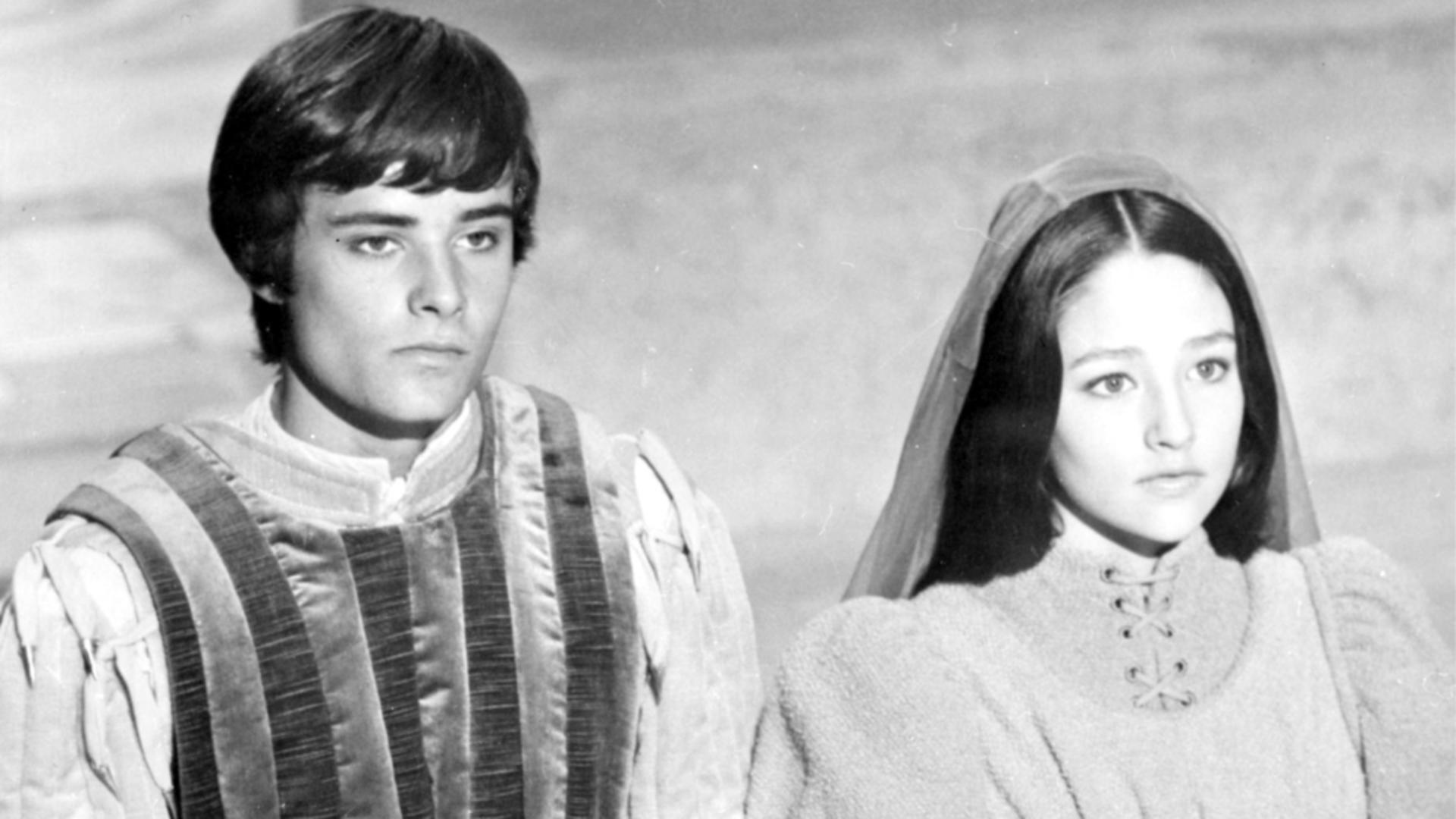 Olivia Hussey alături de Leonard Whiting pe platourile de fimlare de la „Romeo și Julieta” - 1967. Foto/Profimedia