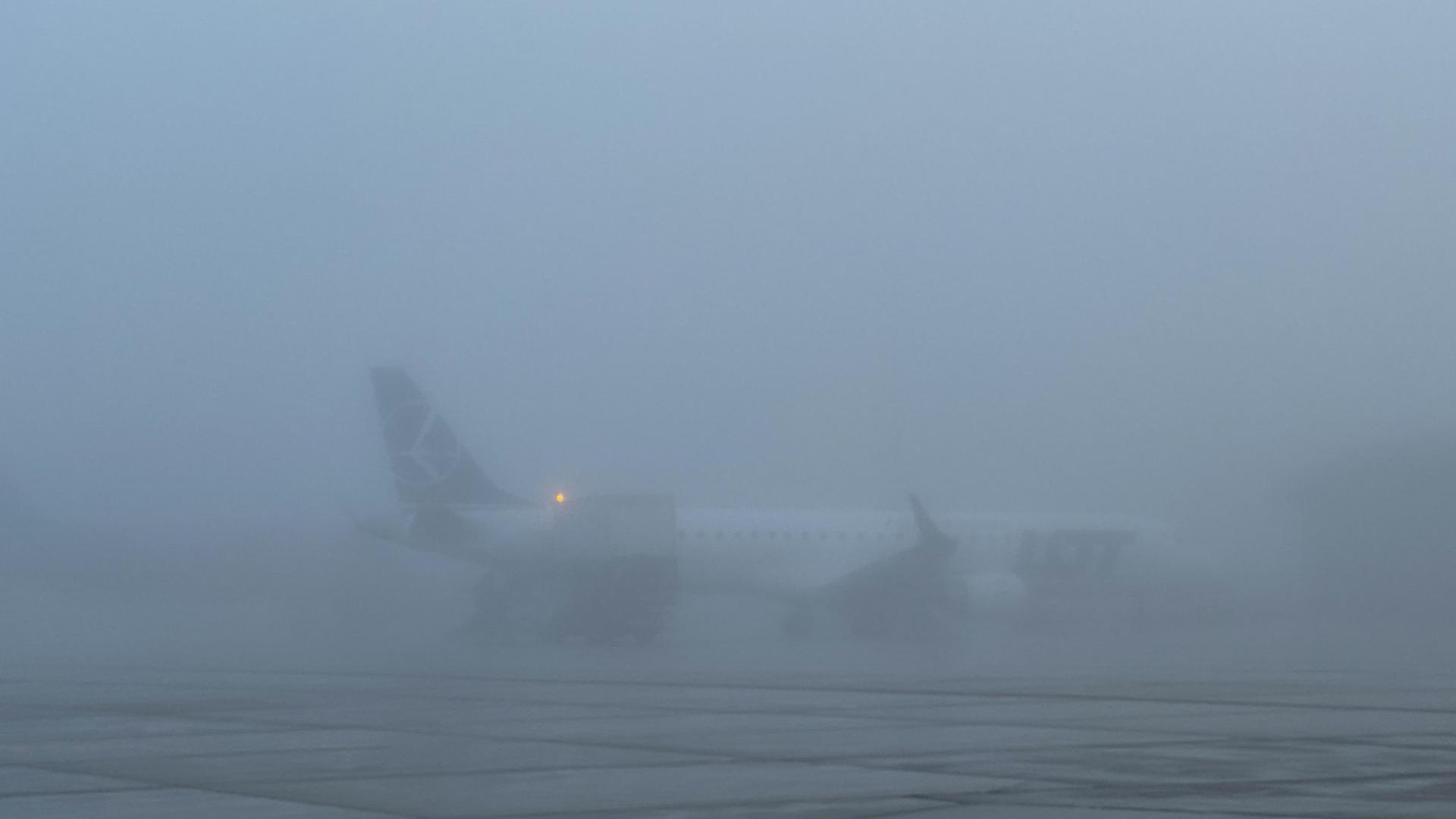 Traficul aerian, perturbat de ceață! Un zbor care trebuia să aterizeze la Iași a fost deviat spre un aeroport din Bulgaria/ Prfoimedia