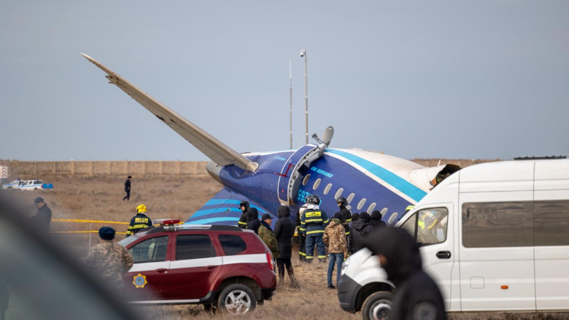 Aeronava s-a rupt în două în momentul impactului (foto: Profimedia)